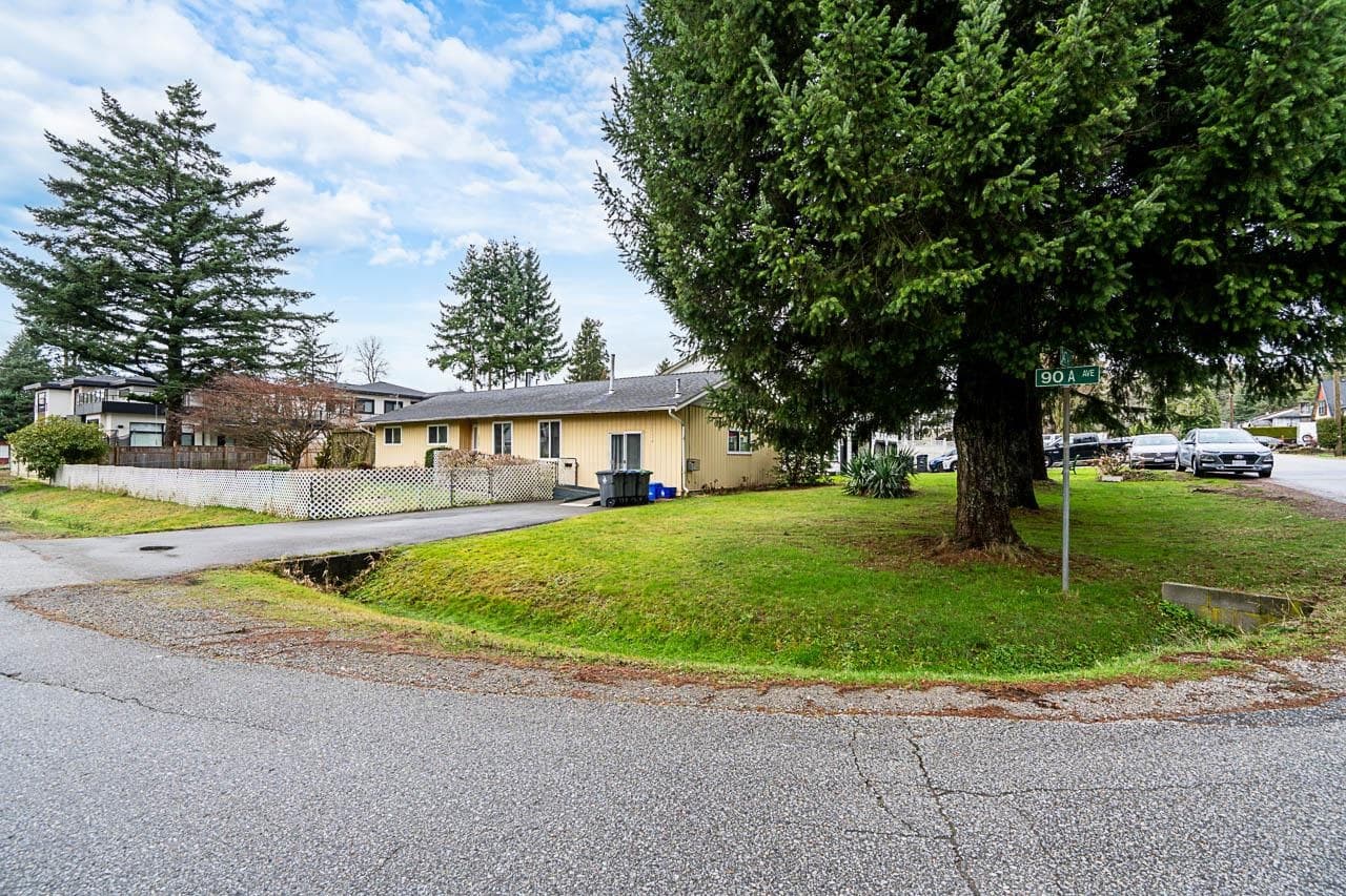 14747 90a Avenue, Surrey, V3R 5Z9 — photo 4