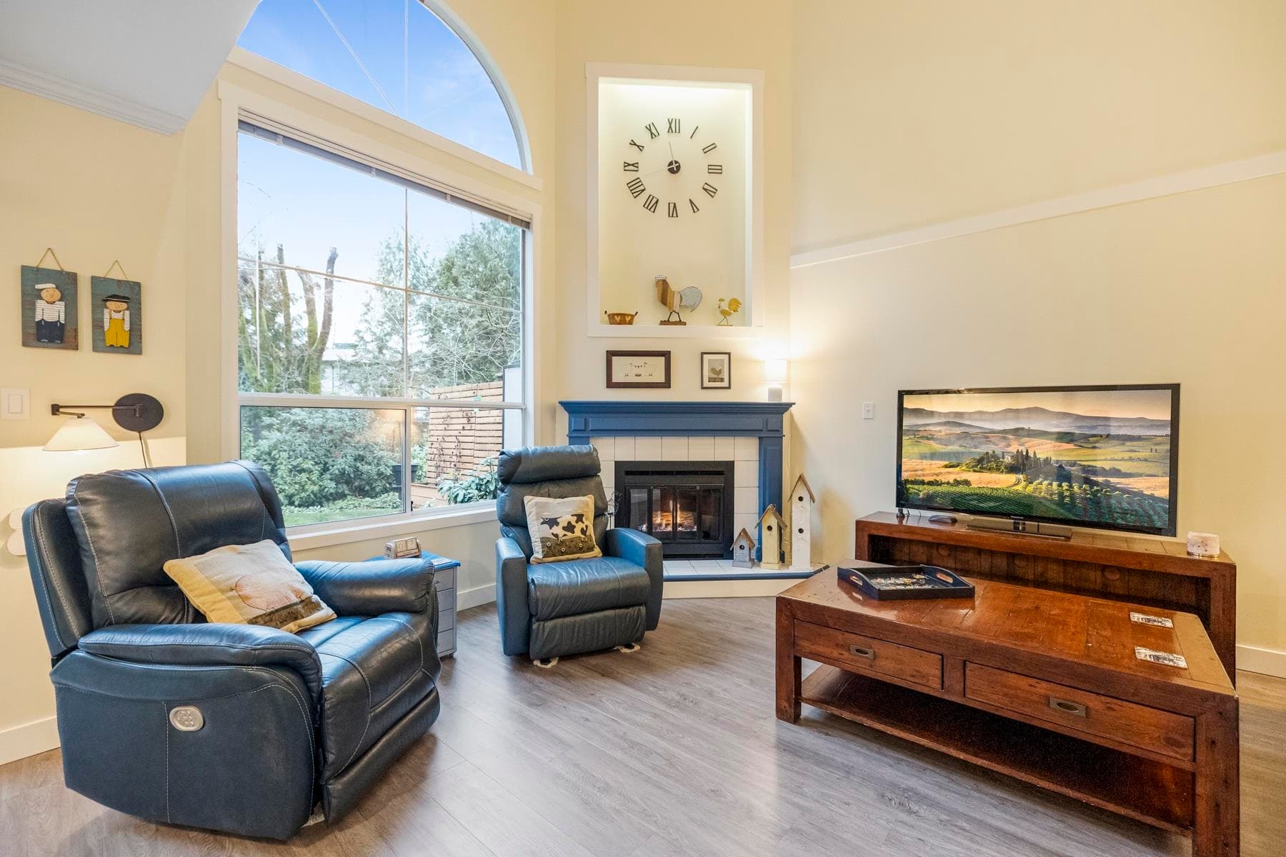 109 - 10250 155a Street, Surrey, V3R 4K5 — photo 1