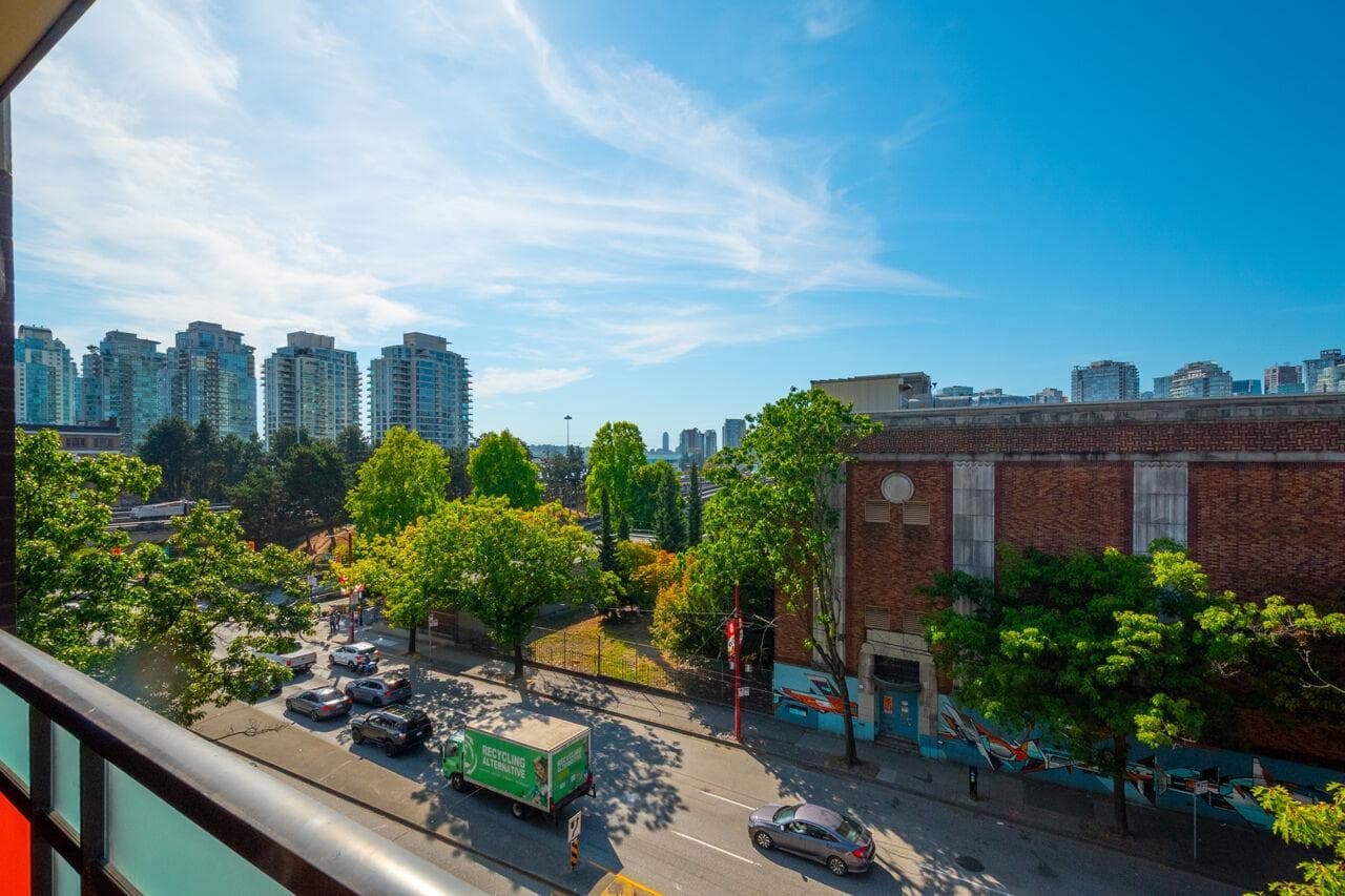 503 - 718 Main Street, Vancouver, V6A 0B1 — photo 2
