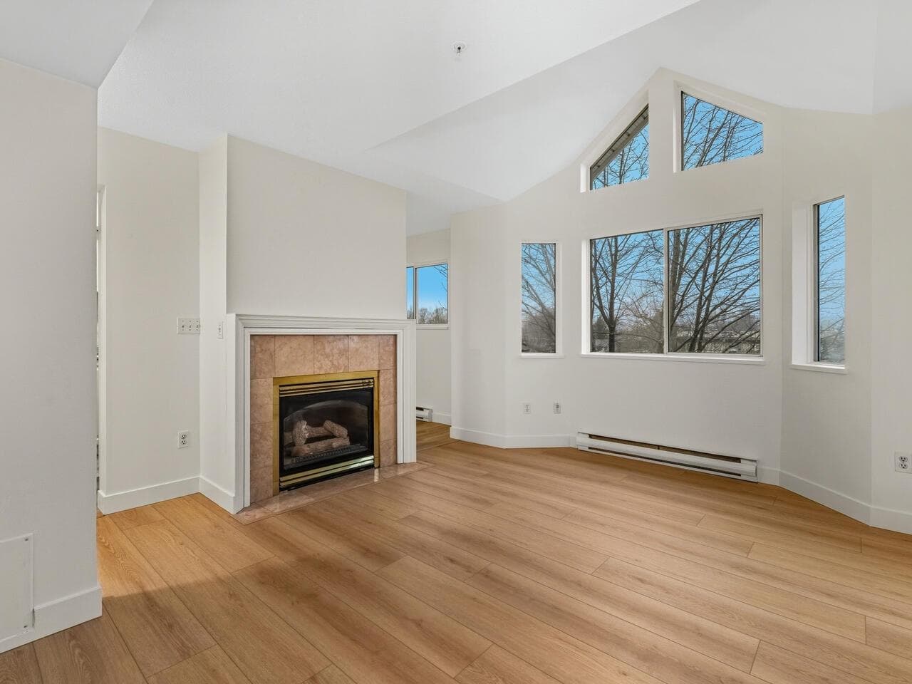 401 - 1723 Frances Street, Vancouver, V5L 1Z5 — photo 2