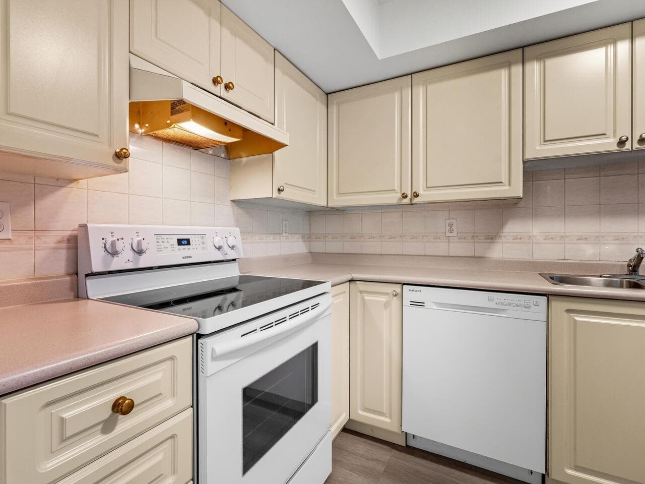 401 - 1723 Frances Street, Vancouver, V5L 1Z5 — photo 3