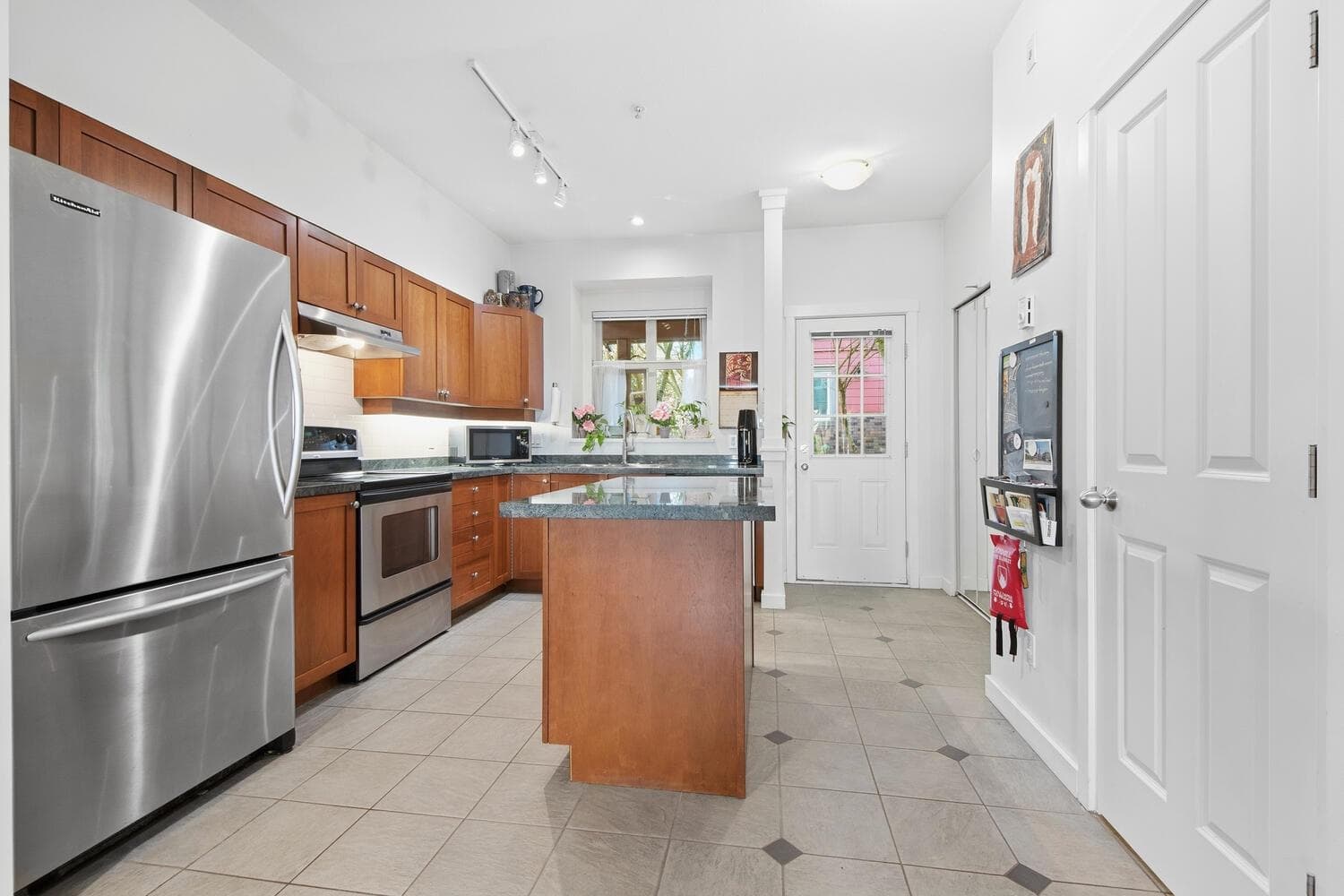 112 - 675 Park Crescent, New Westminster, V3L 5W4 — photo 5