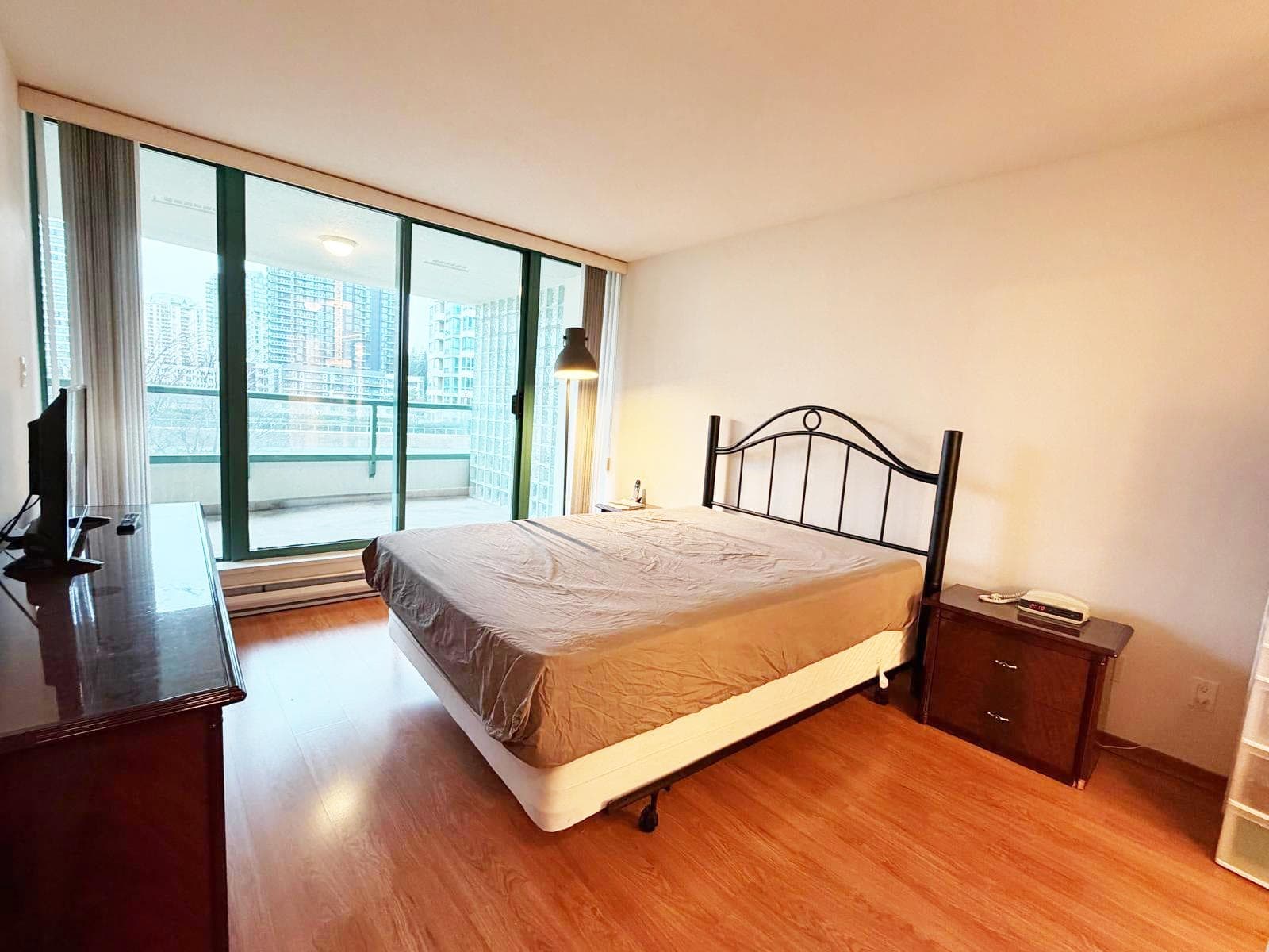 604 - 5899 Wilson Avenue, Burnaby, V5H 4R9 — photo 2