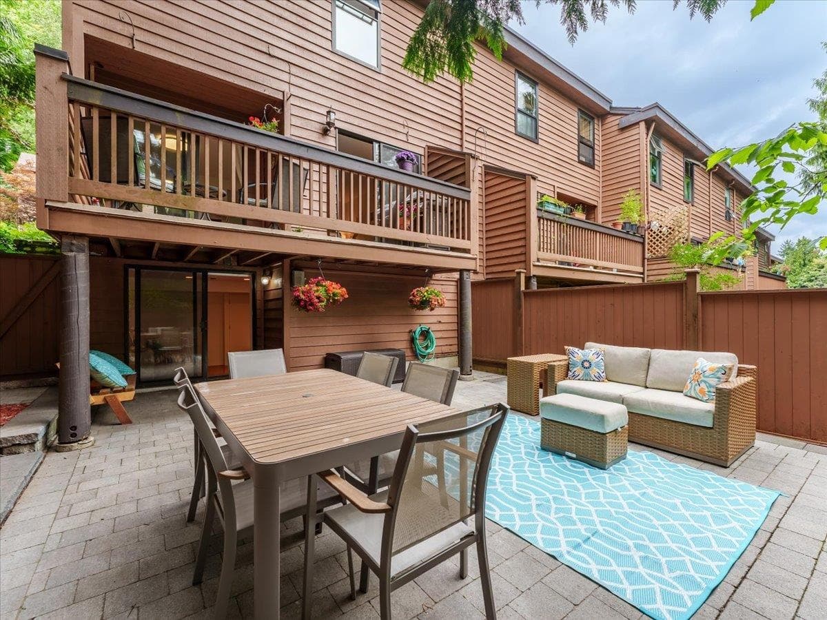 402 Cardiff Way, Port Moody, V3H 3T1 — photo 1
