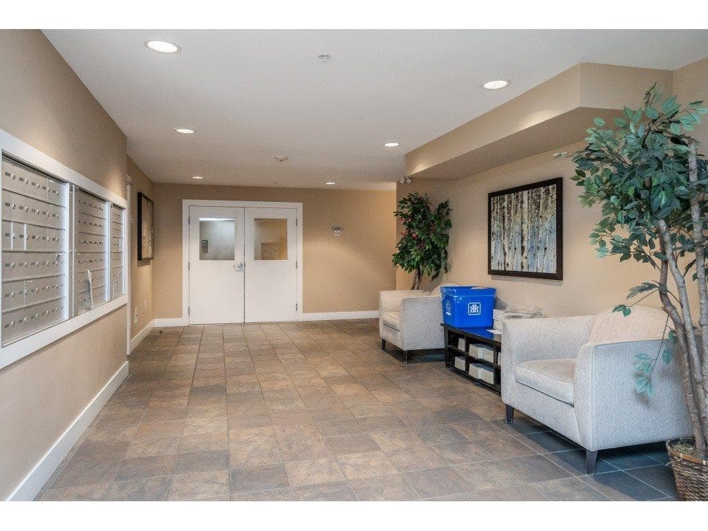 101 - 2515 Park Drive, Abbotsford, V2S 4C5 — photo 2