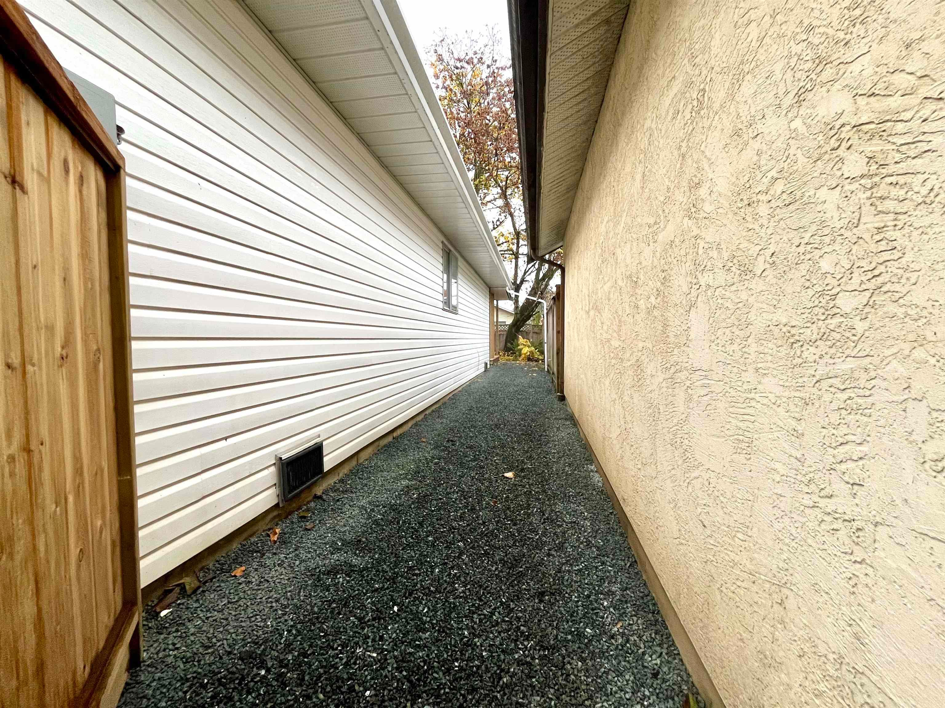 8579 Mccutcheon Avenue, Chilliwack, V2P 7L3 — photo 2