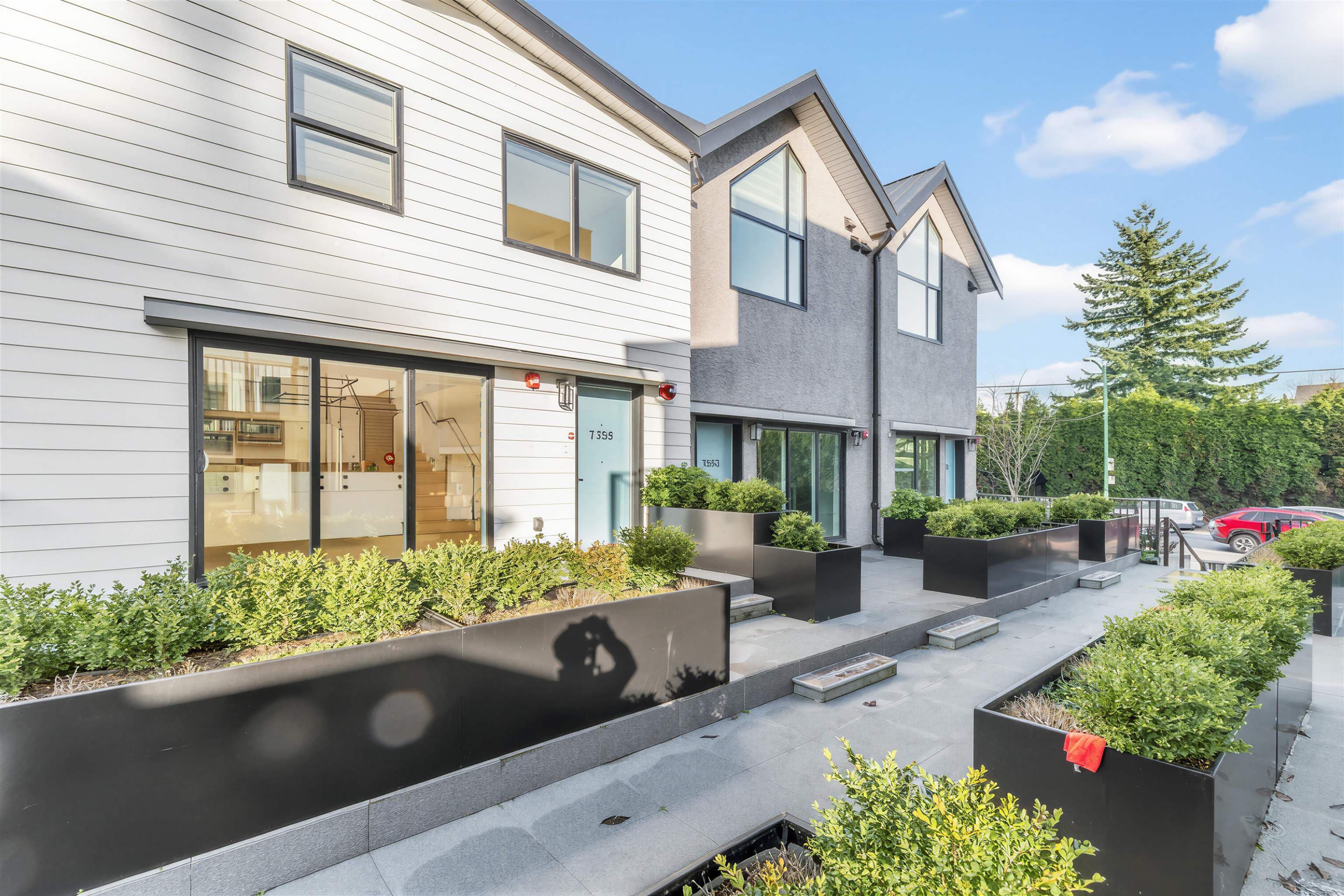7353 Oak Street, Vancouver, V6P 1V9 — photo 1