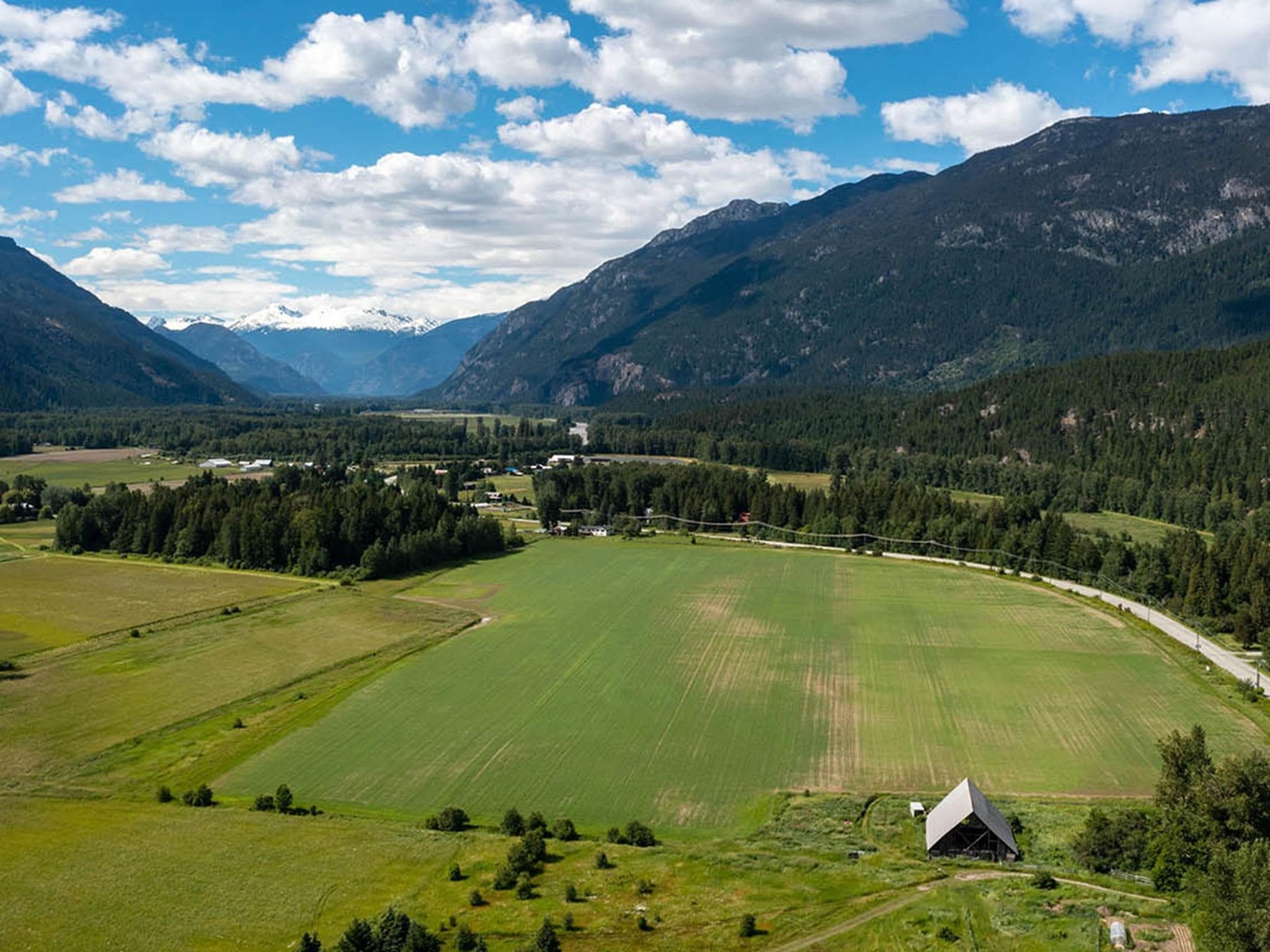 7631 Pemberton Meadows Road, Pemberton, V0N 2L2 — photo 2