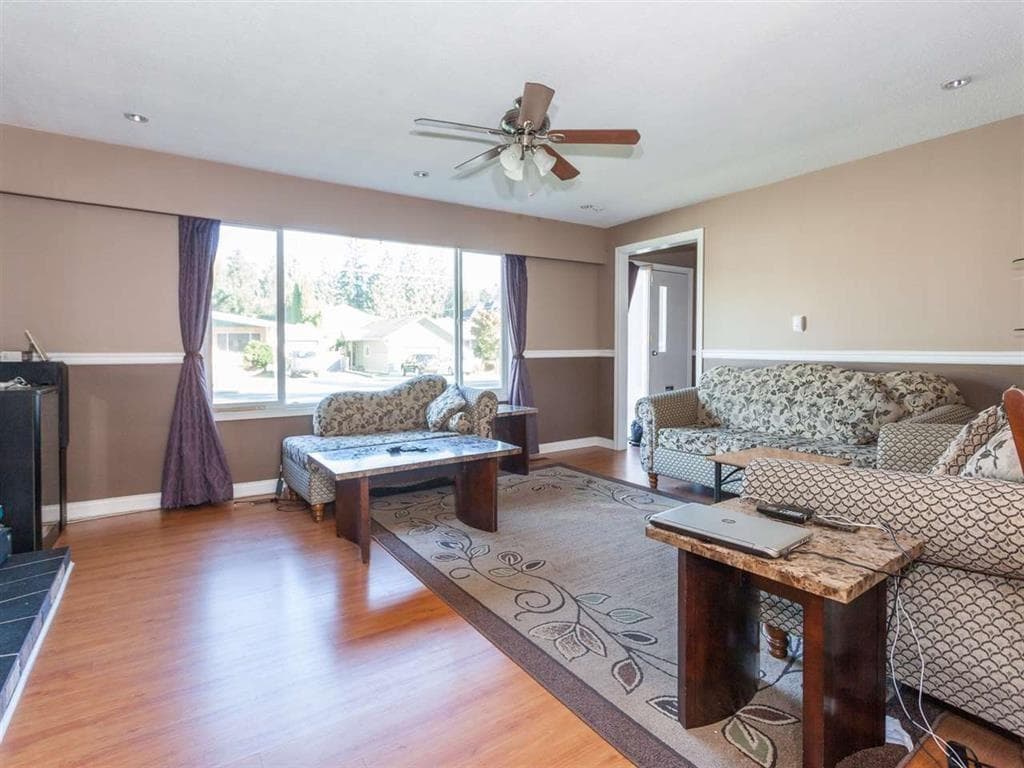 32202 Hillcrest Avenue, Abbotsford