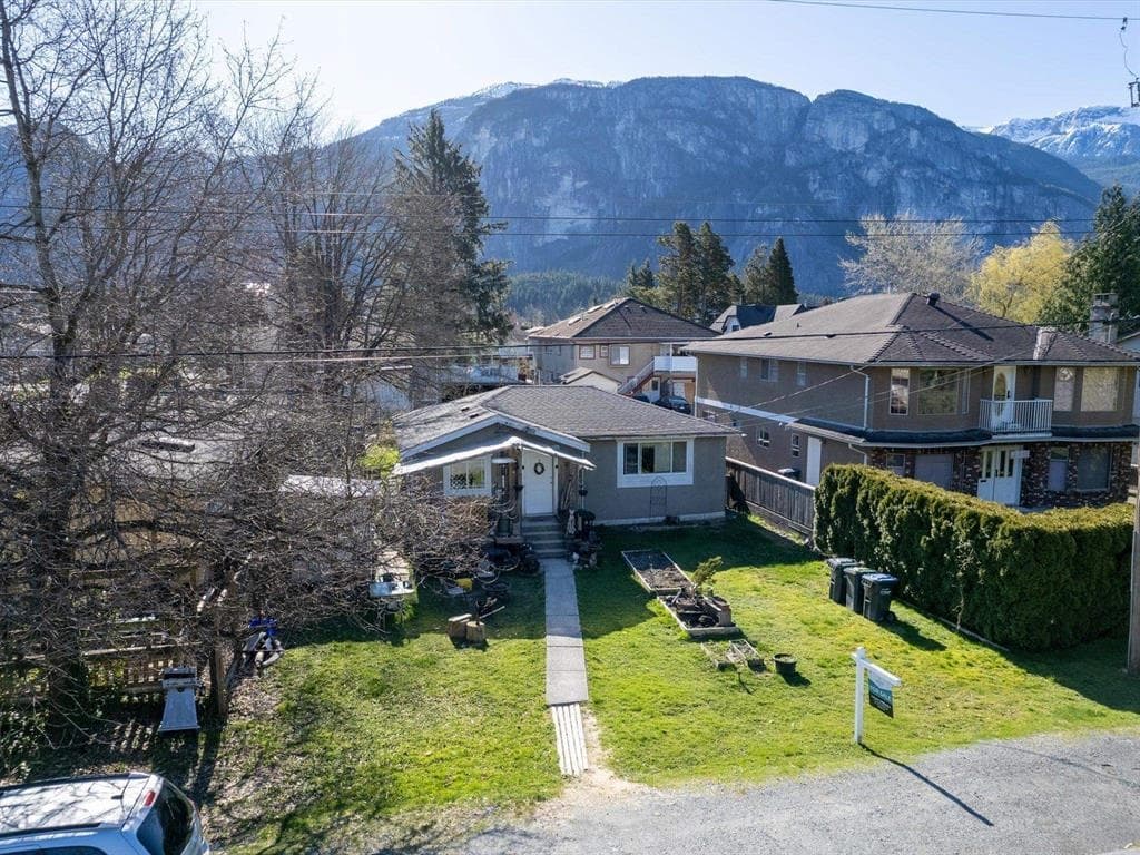 37986 Sixth Avenue, Squamish, V8B 0A4 — photo 2