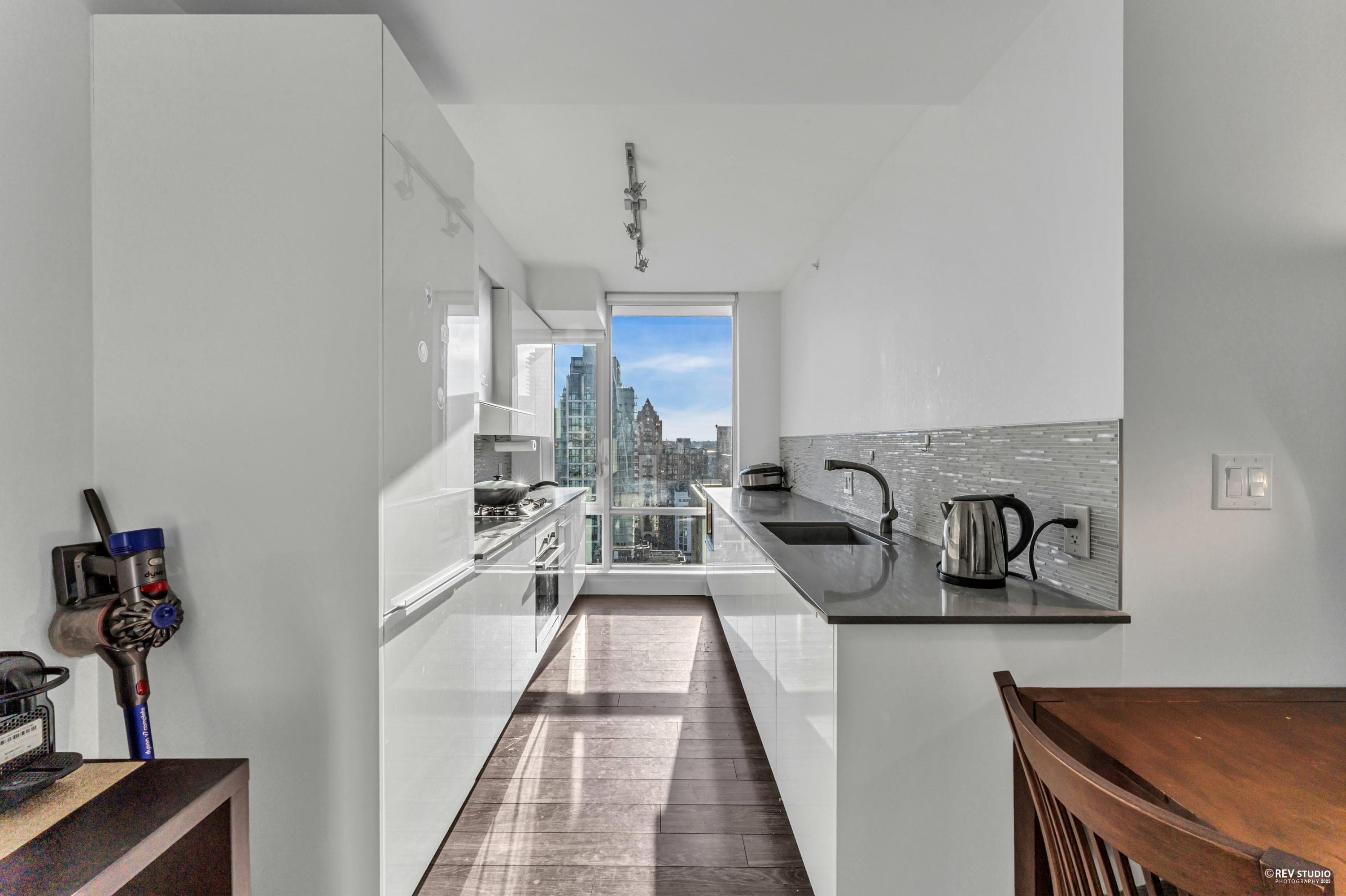 2206 - 1283 Howe Street, Vancouver, V6Z 0E3 — photo 2