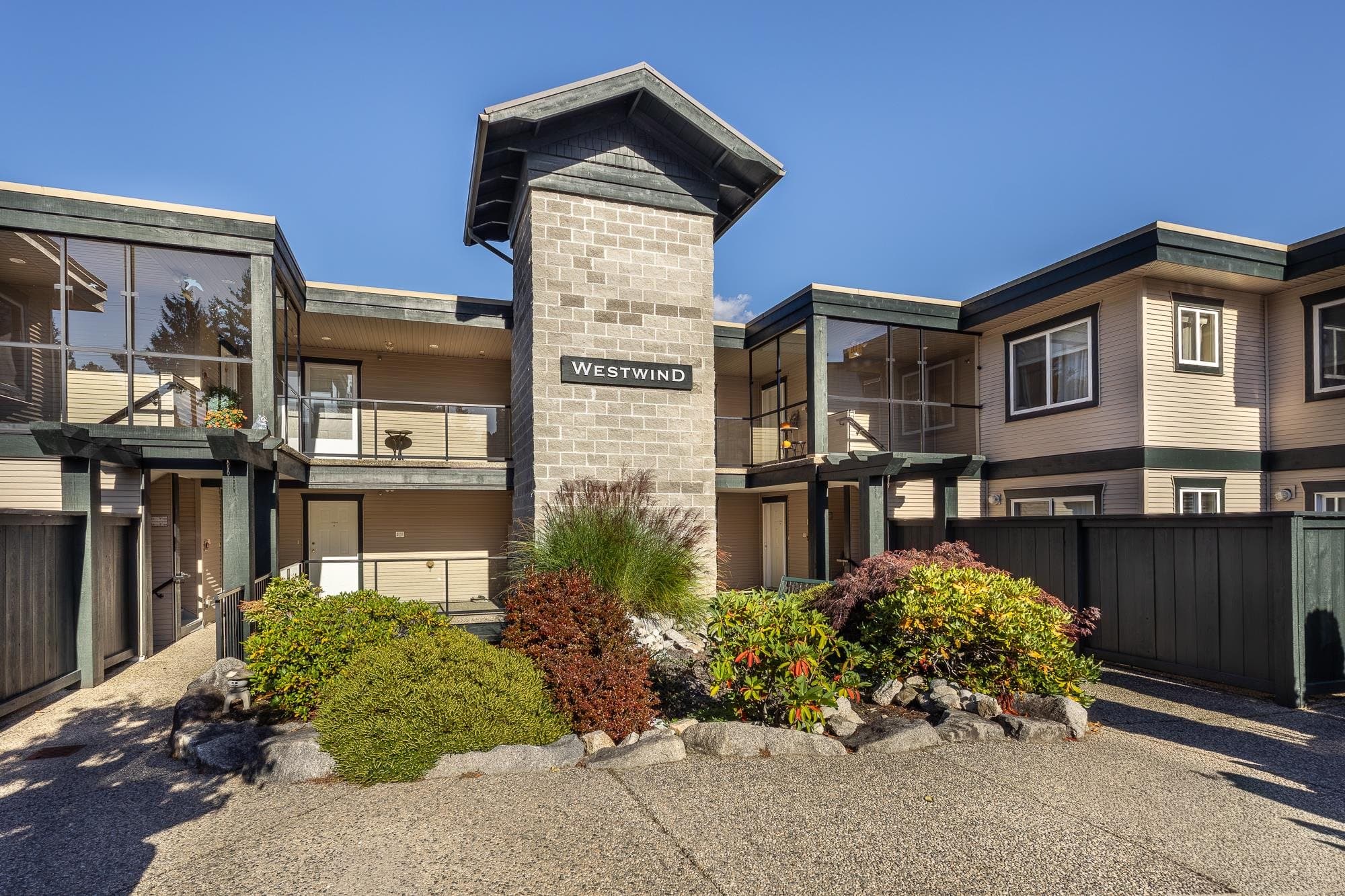 W101 - 5780 Trail Avenue, Sechelt, V7Z 0K5 — photo 4