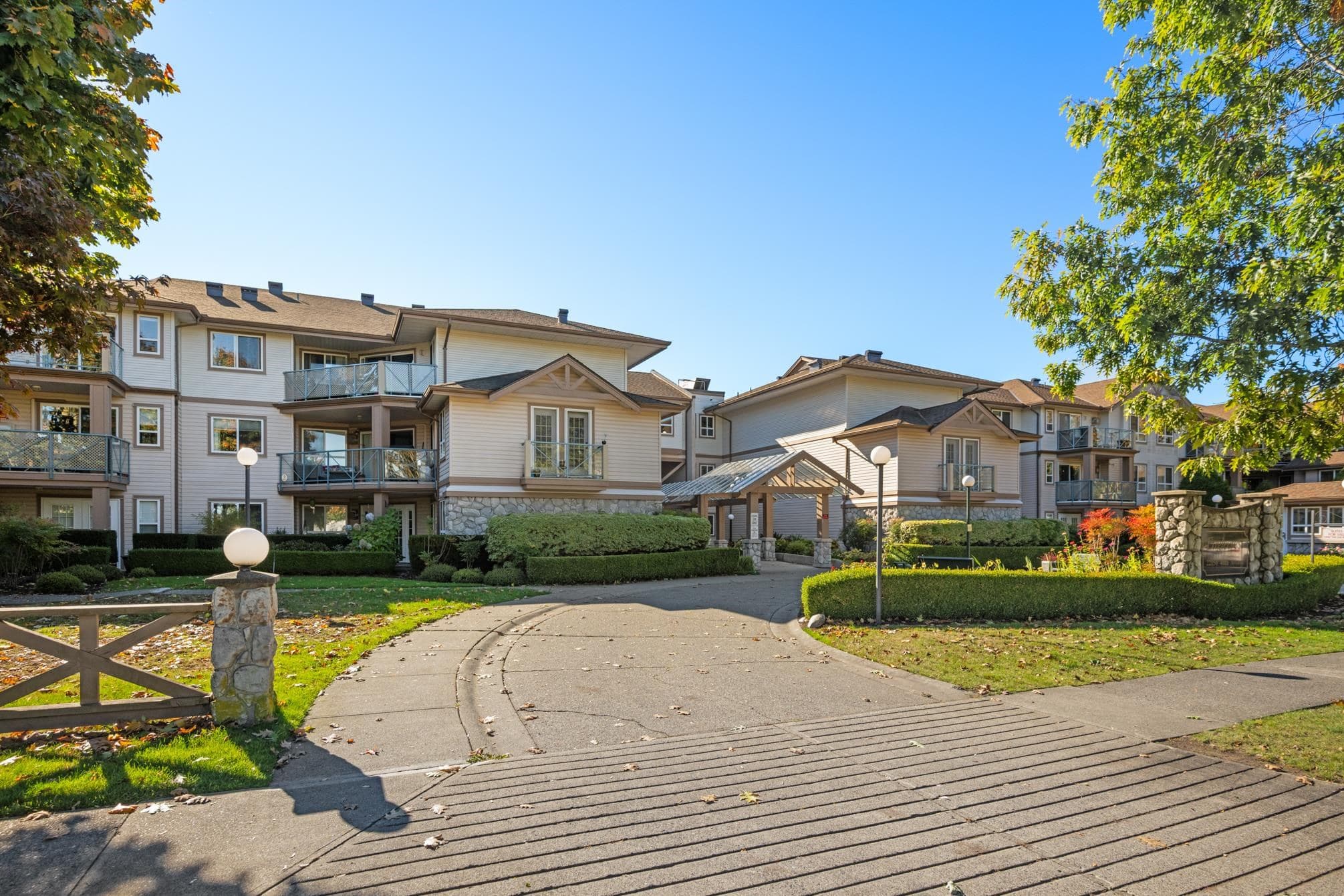323 - 22150 48 Avenue, Langley, V3A 8R5 — photo 2