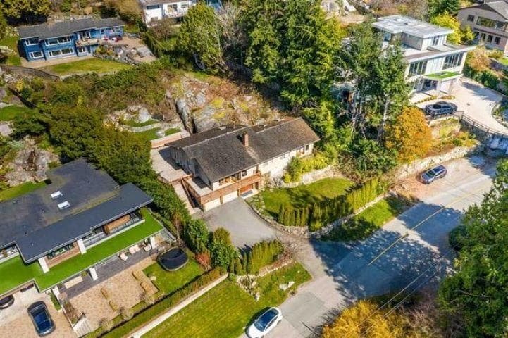 3895 Southridge Avenue, West Vancouver, V7V 3H9 — photo 3