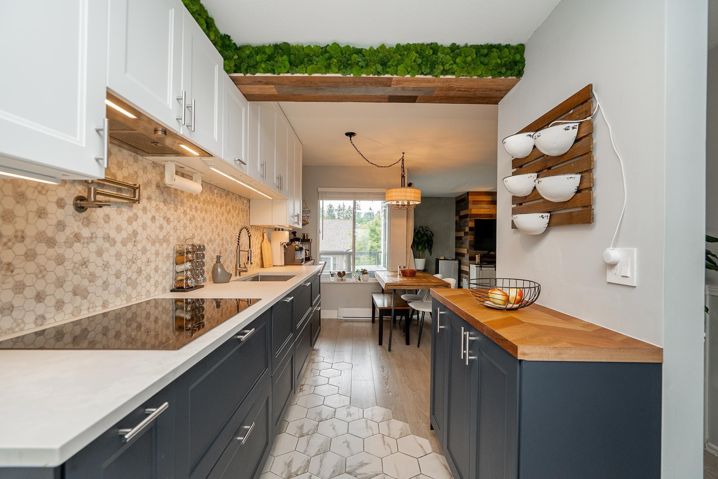 301 - 7465 Sandborne Avenue, Burnaby, V3N 4W7 — photo 5