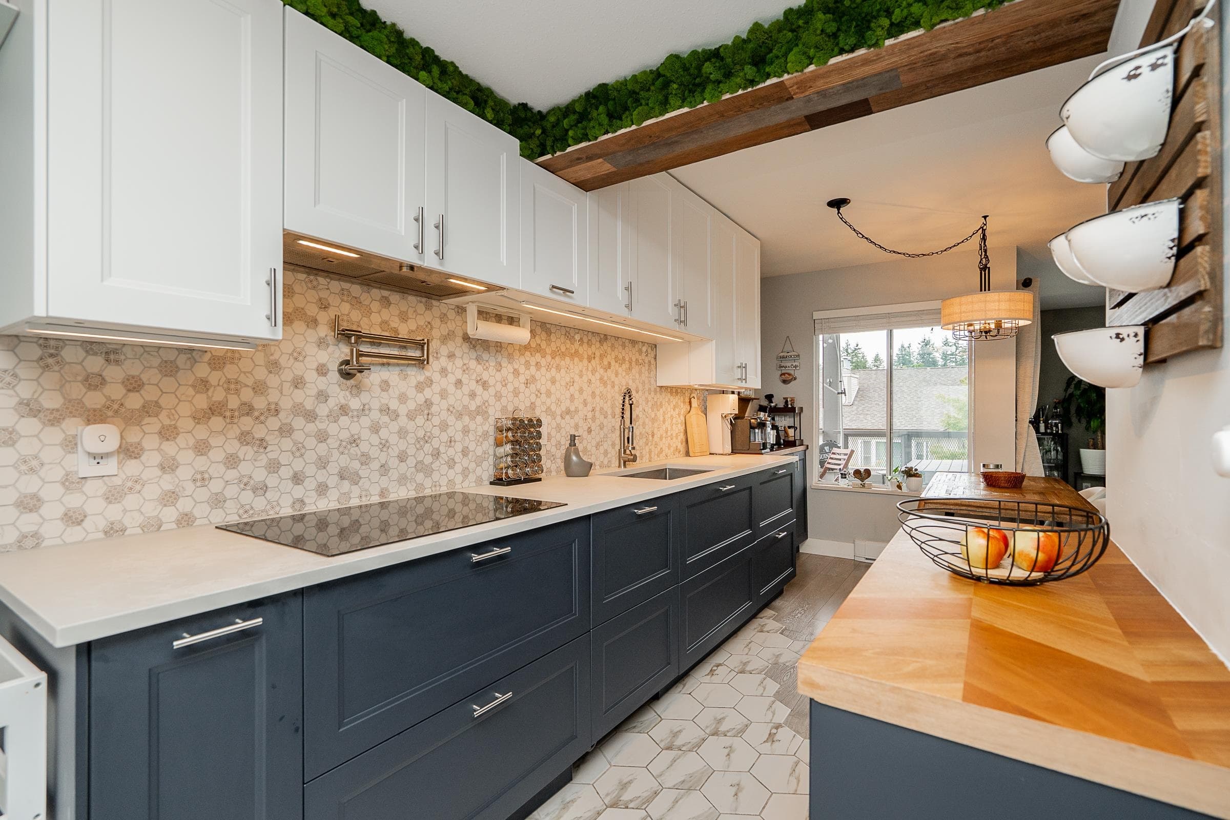 301 - 7465 Sandborne Avenue, Burnaby, V3N 4W7 — photo 4
