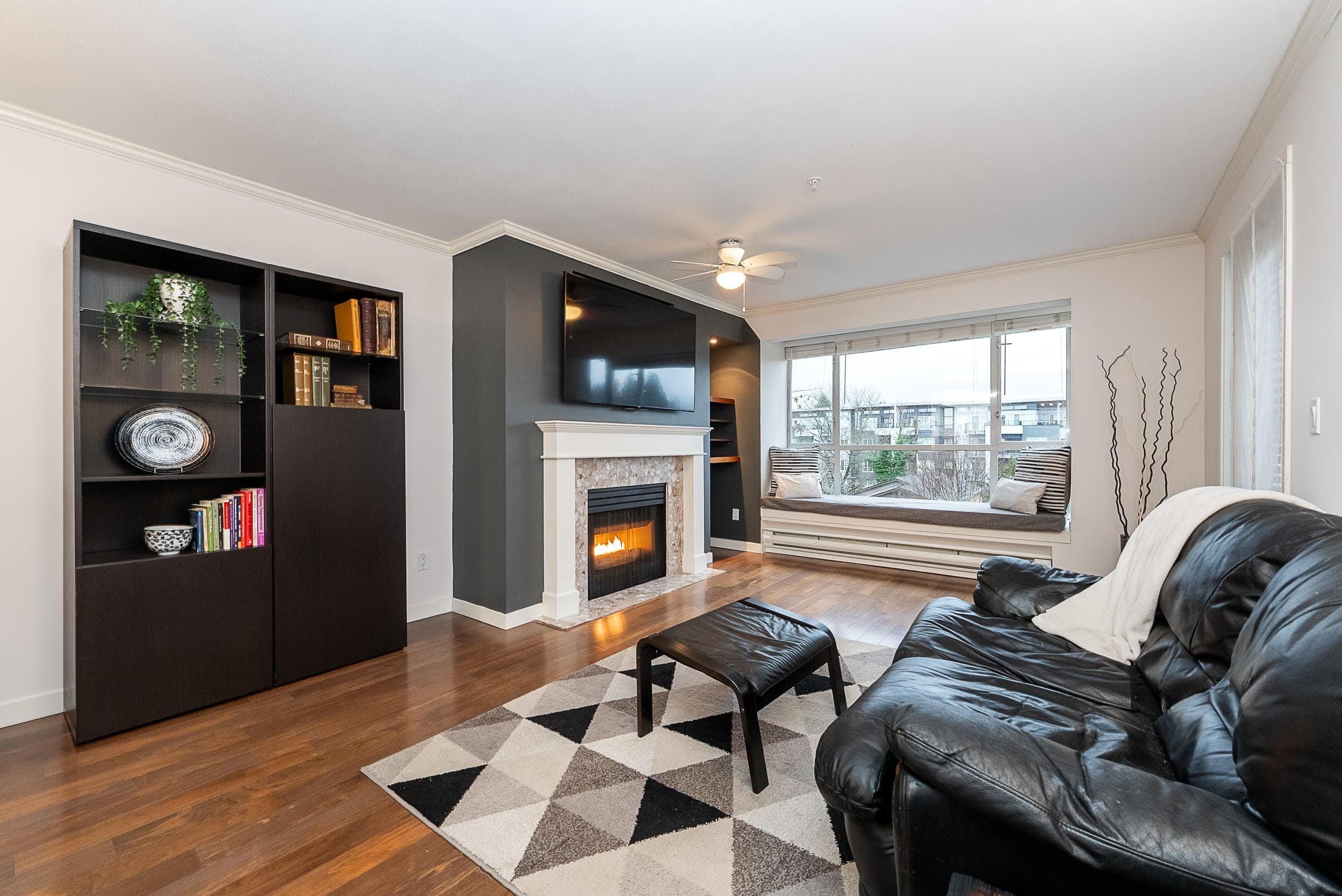 305 - 2340 Hawthorne Avenue, Port Coquitlam, V3C 1W9 — photo 1