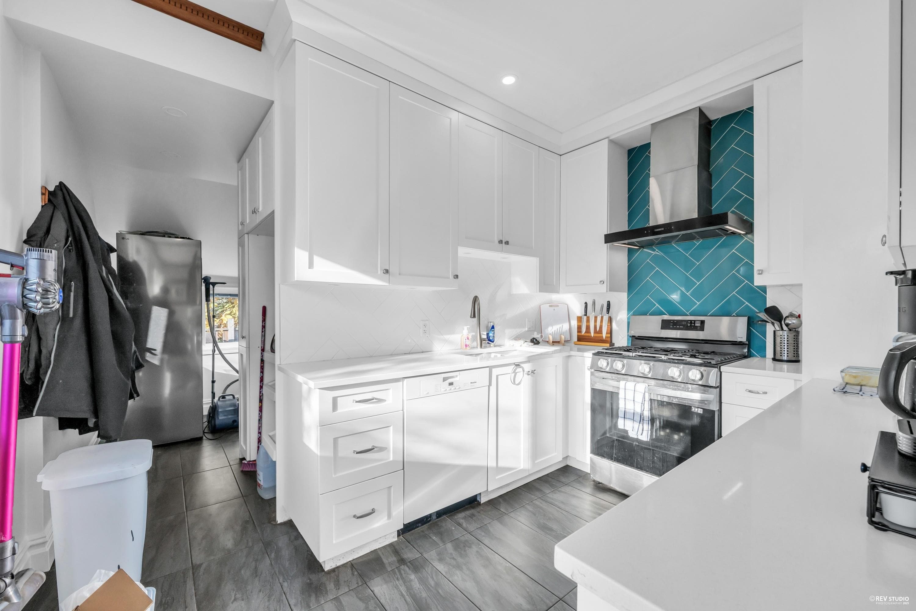 237 Sandringham Avenue, New Westminster, V3L 1Z4 — photo 3