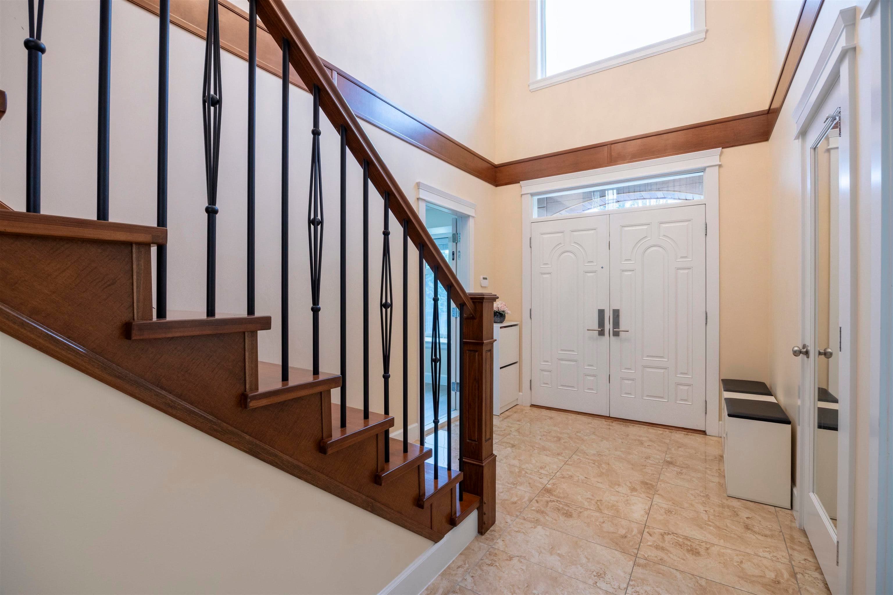 4346 Wildwood Crescent, Burnaby, V5G 2M4 — photo 2