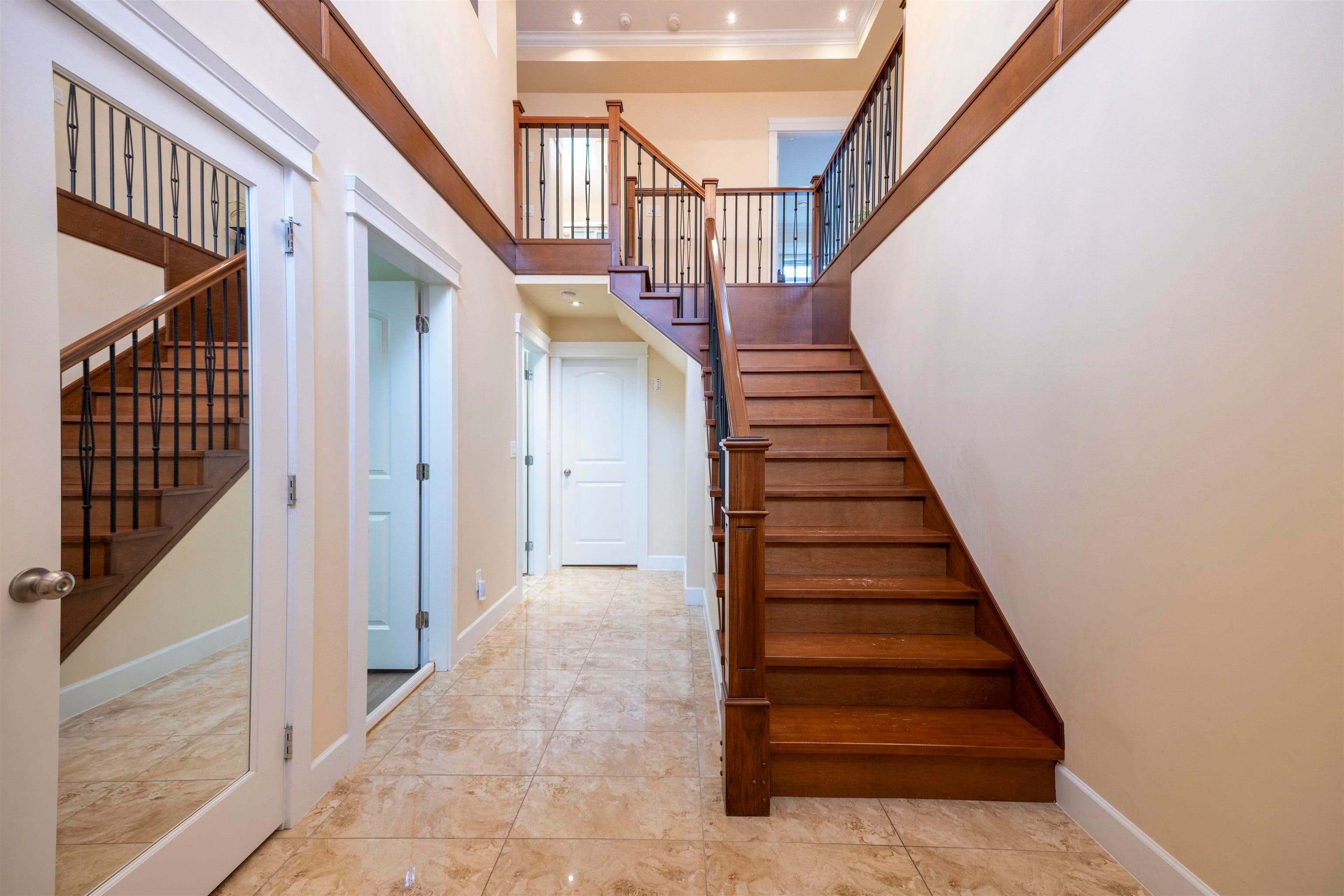 4346 Wildwood Crescent, Burnaby, V5G 2M4 — photo 3