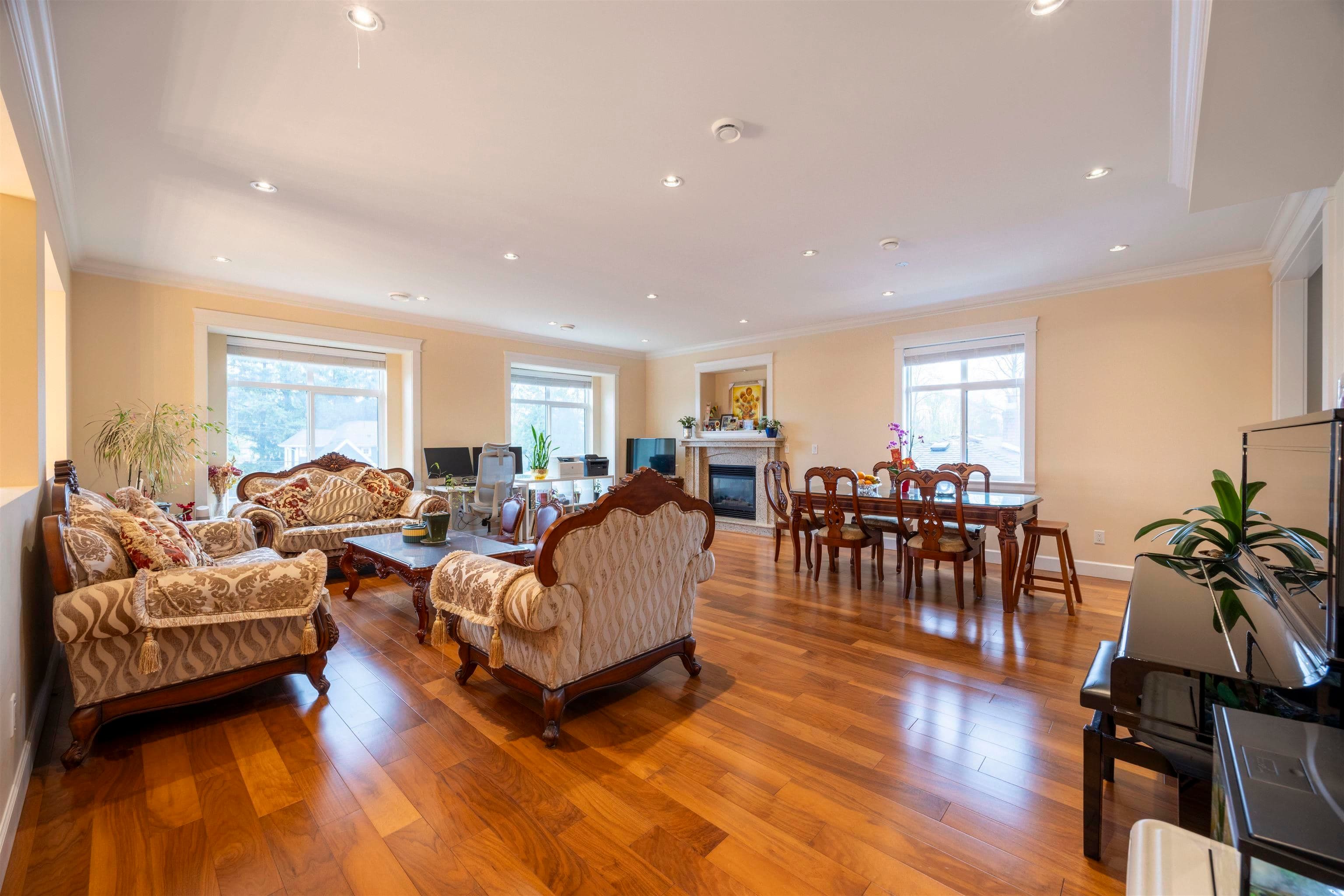 4346 Wildwood Crescent, Burnaby, V5G 2M4 — photo 5