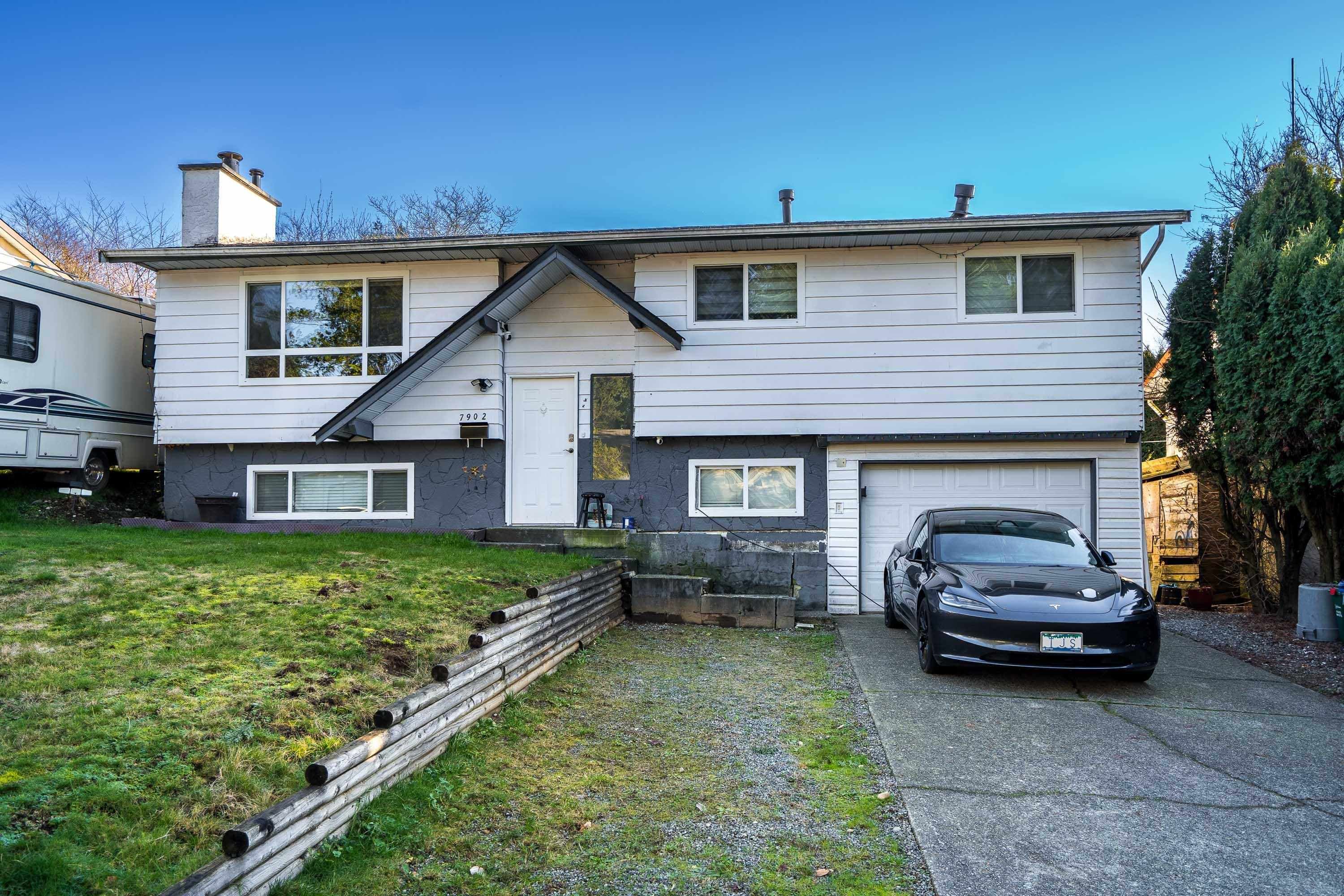 7902 Heron Street, Mission, V2V 6A1 — photo 1
