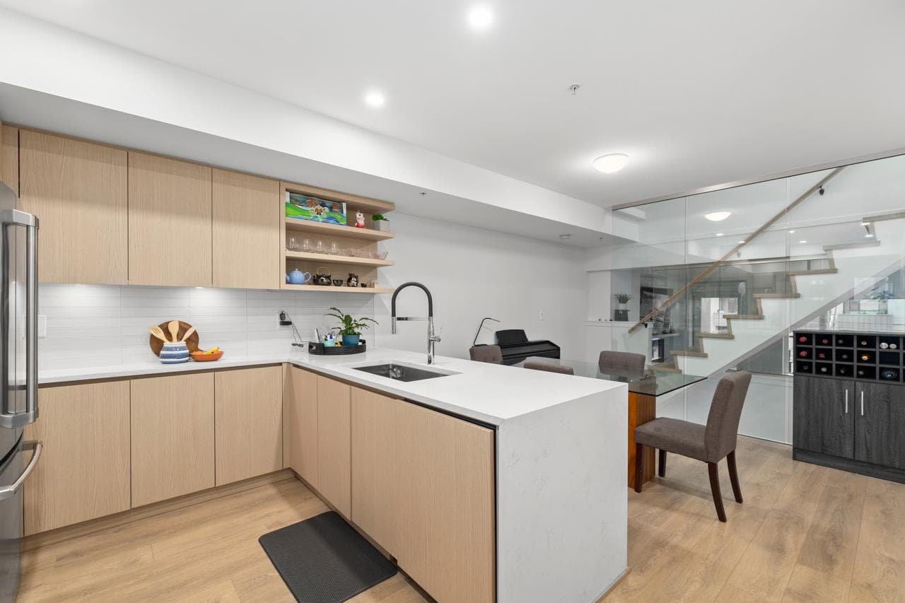 3 - 752 E 3rd Street, North Vancouver, V7L 1G9 — photo 3