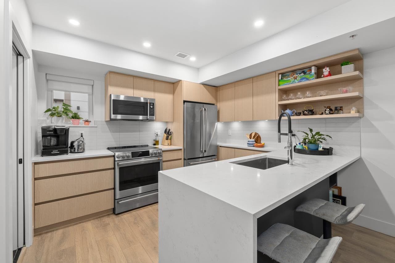 3 - 752 E 3rd Street, North Vancouver, V7L 1G9 — photo 1