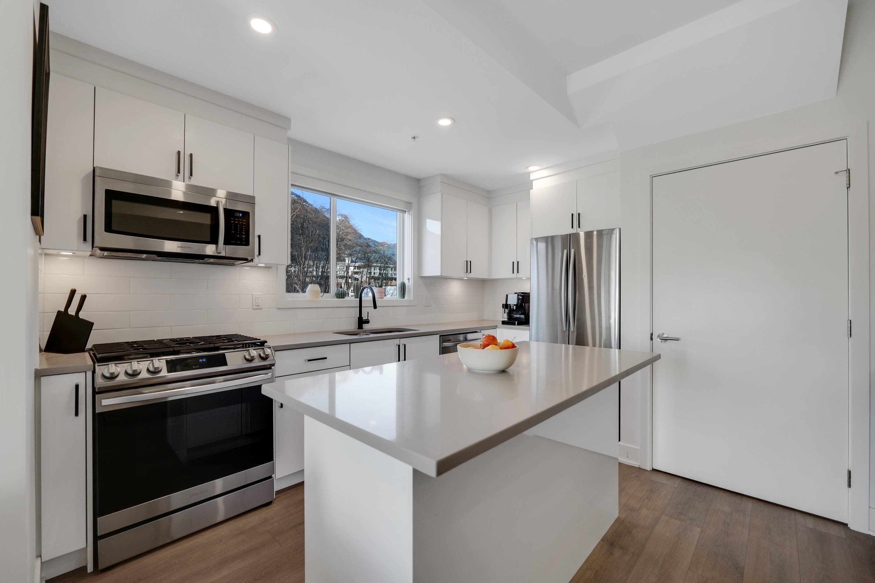 207 - 37808 Third Avenue, Squamish, V8B 1B9 — photo 2