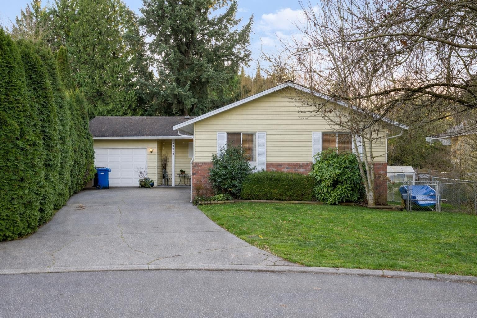 32864 Capilano Place, Abbotsford, V2S 7B4 — photo 1
