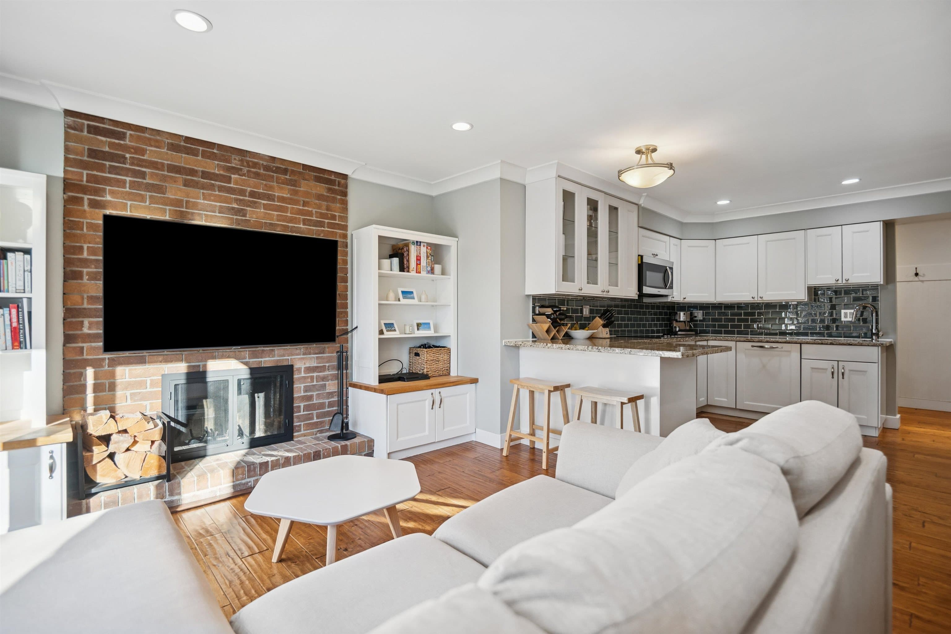 202 - 1157 Nelson Street, Vancouver, V6E 1J3 — photo 1