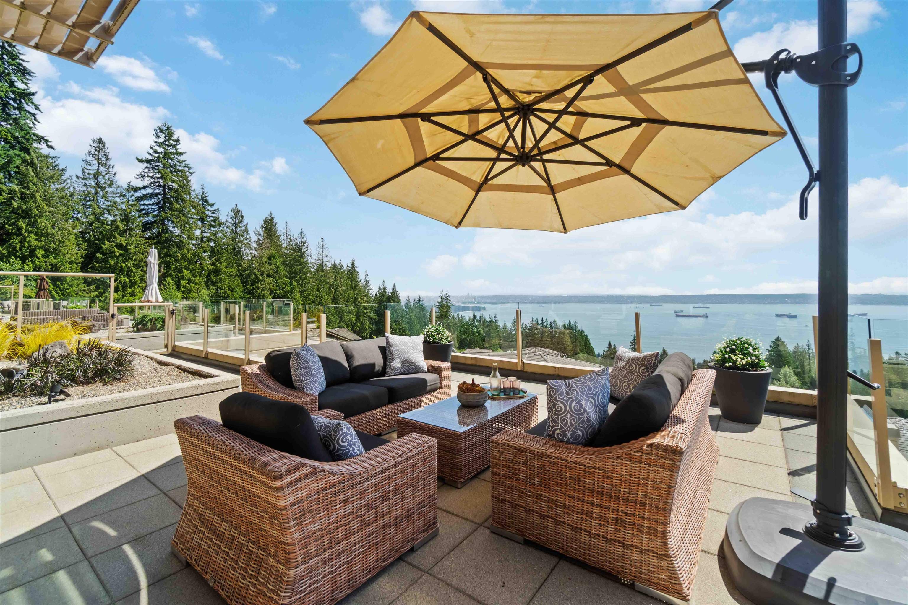 304 - 2535 Garden Court, West Vancouver — sold