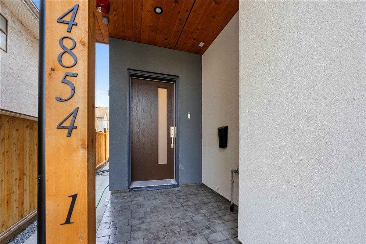 4854 Slocan Street, Vancouver, V5R 2A3 — photo 2