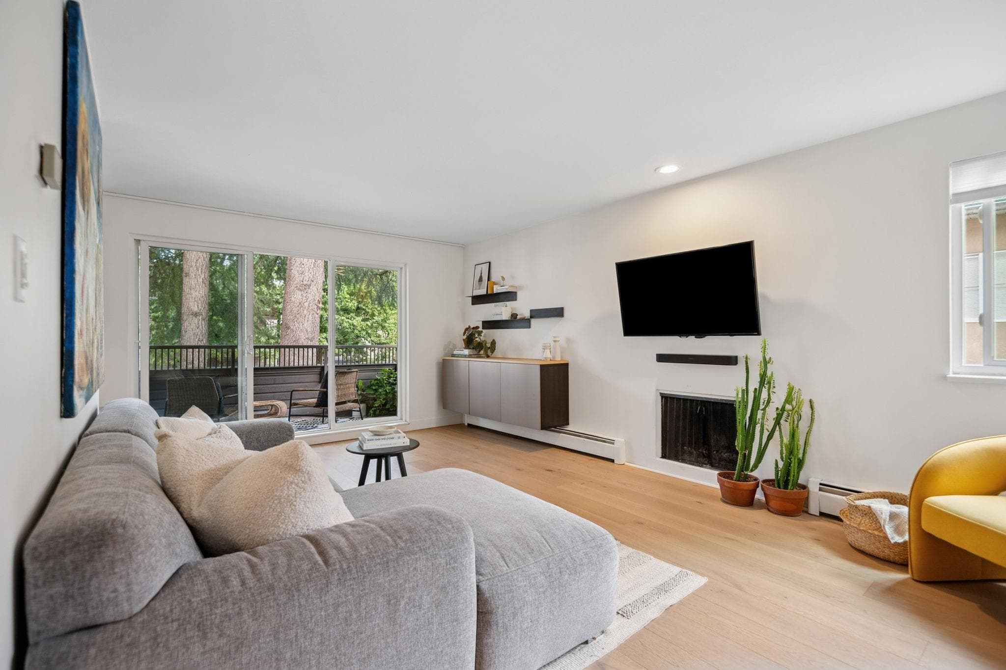 209 - 1420 E 8 Avenue, Vancouver, V5N 1T4 — photo 1