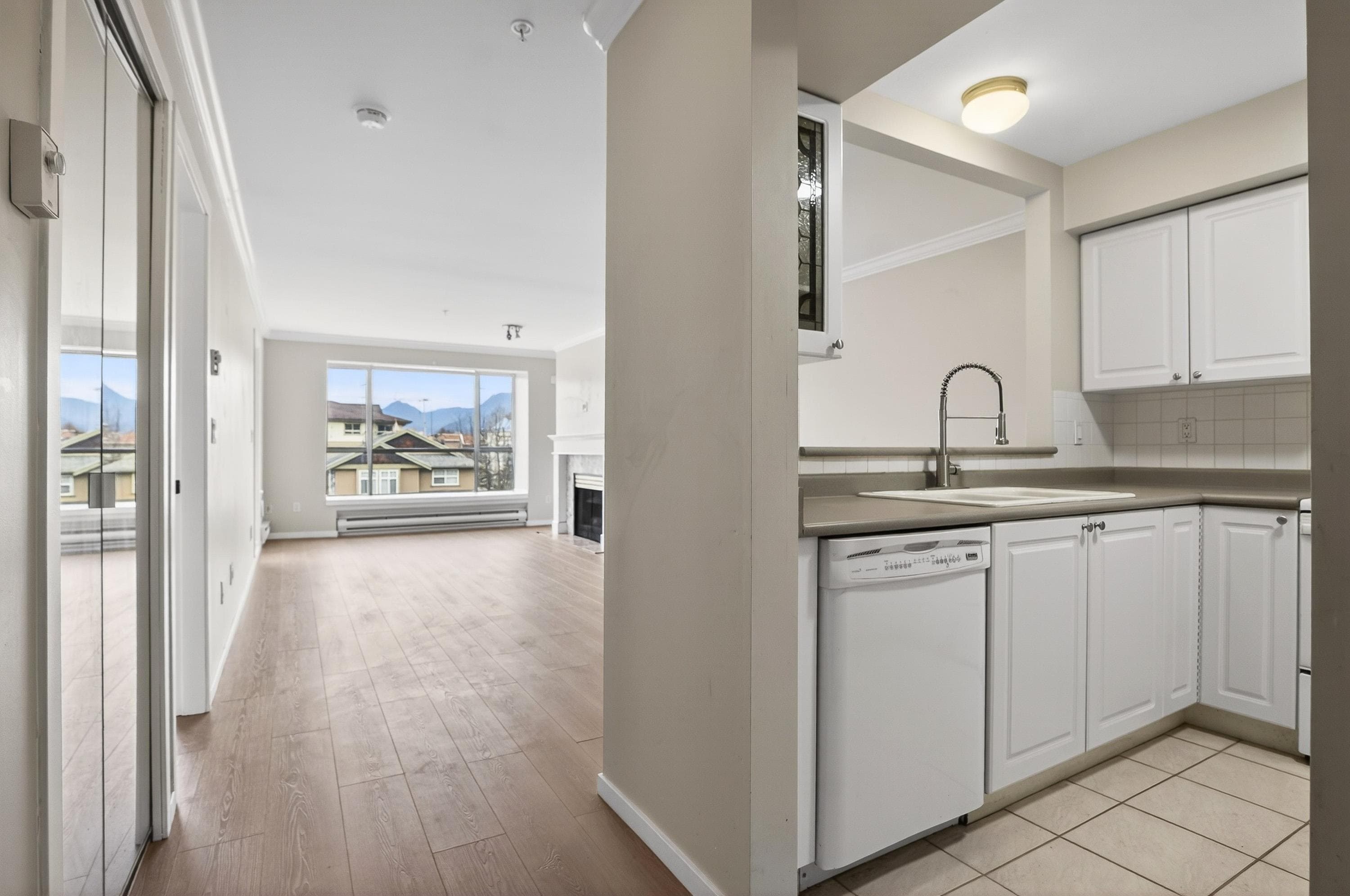 308 - 2340 Hawthorne Avenue, Port Coquitlam, V3C 1W9 — photo 4