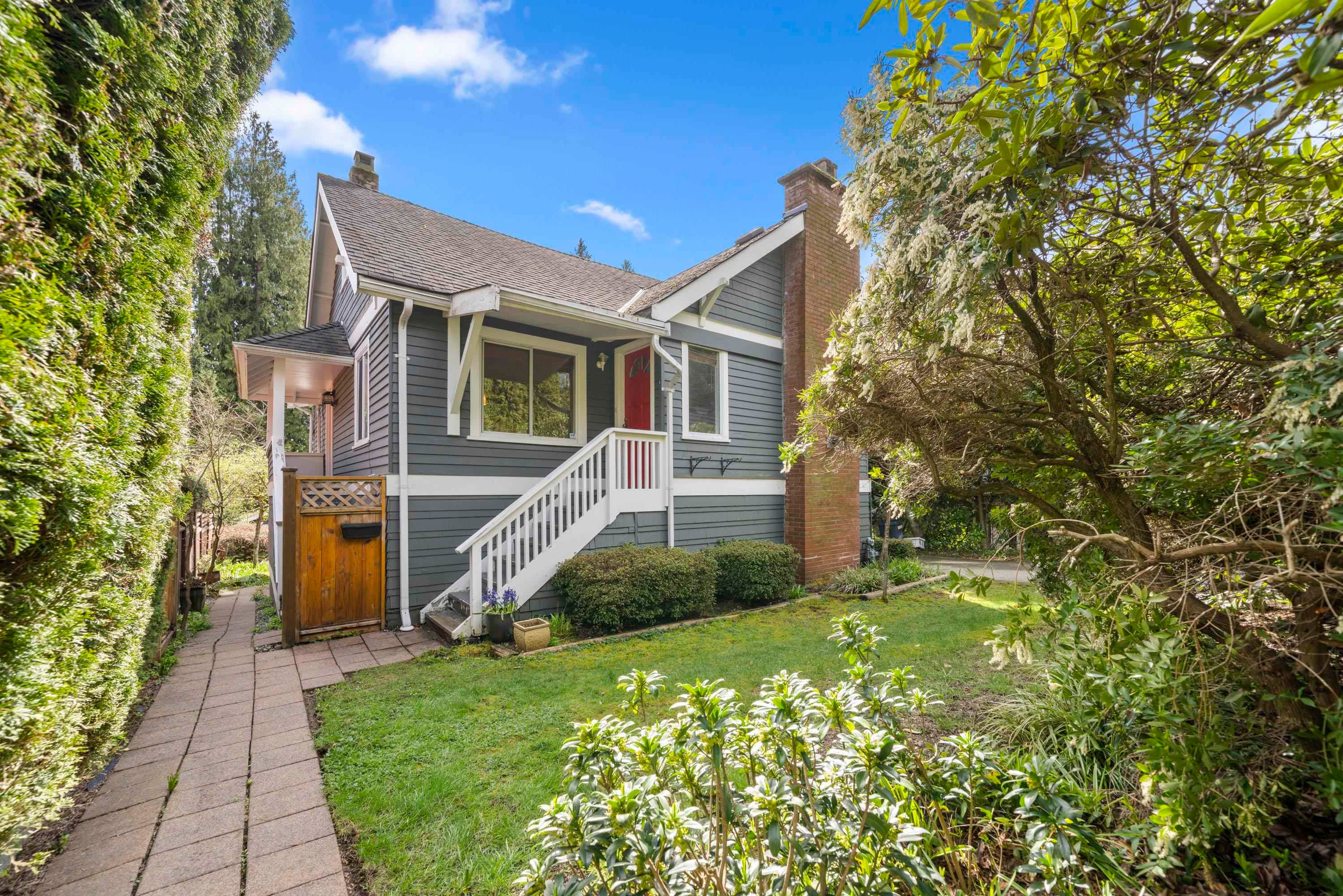 1588 Inglewood Avenue, West Vancouver, V7V 1Y9 — photo 1