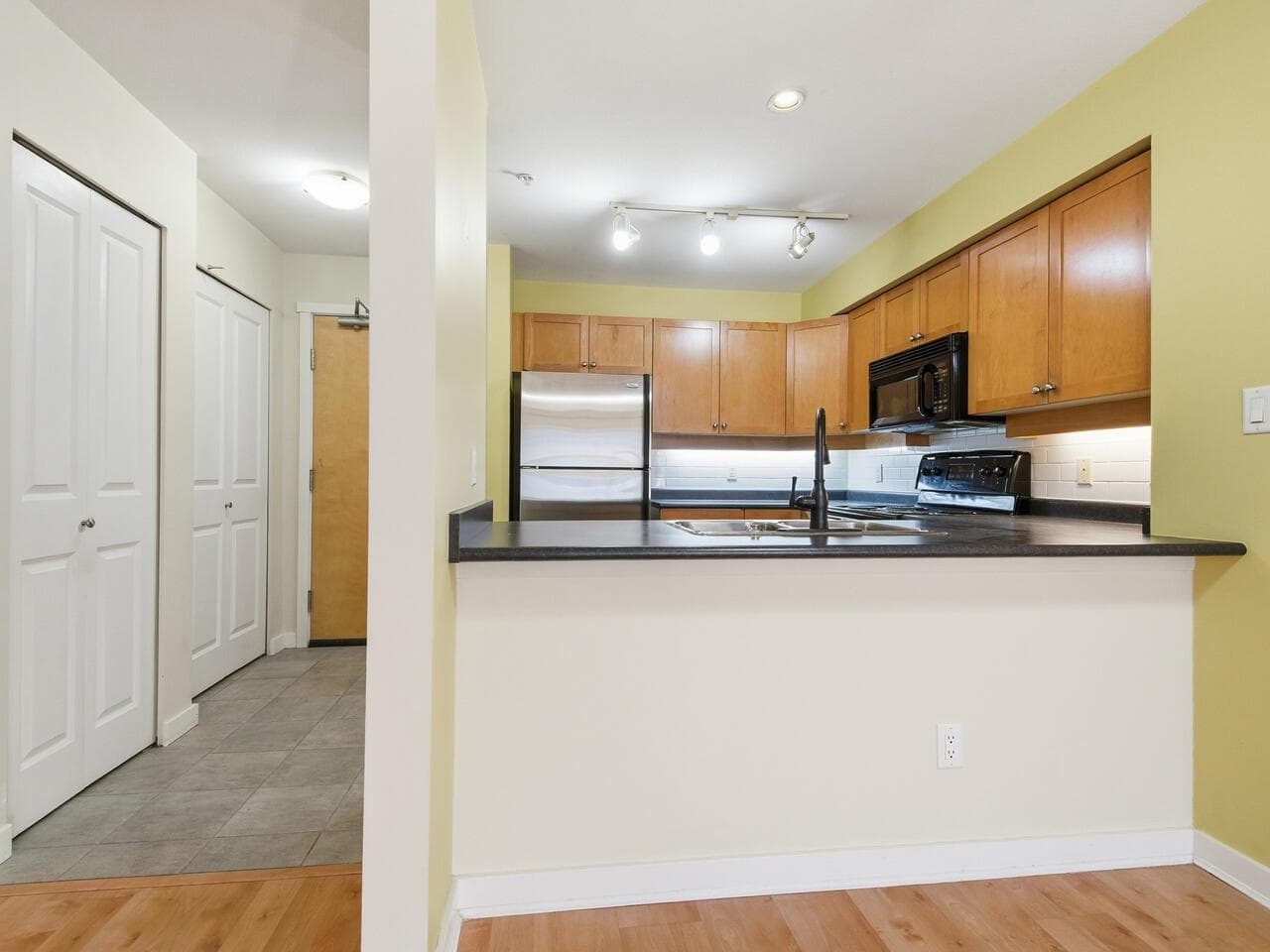 208 - 38 Seventh Avenue, New Westminster, V3L 5W2 — photo 3