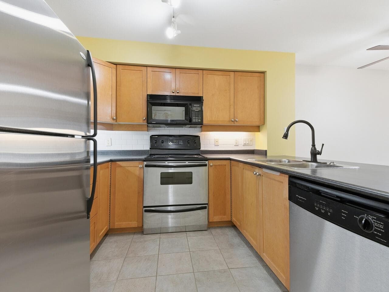 208 - 38 Seventh Avenue, New Westminster, V3L 5W2 — photo 4
