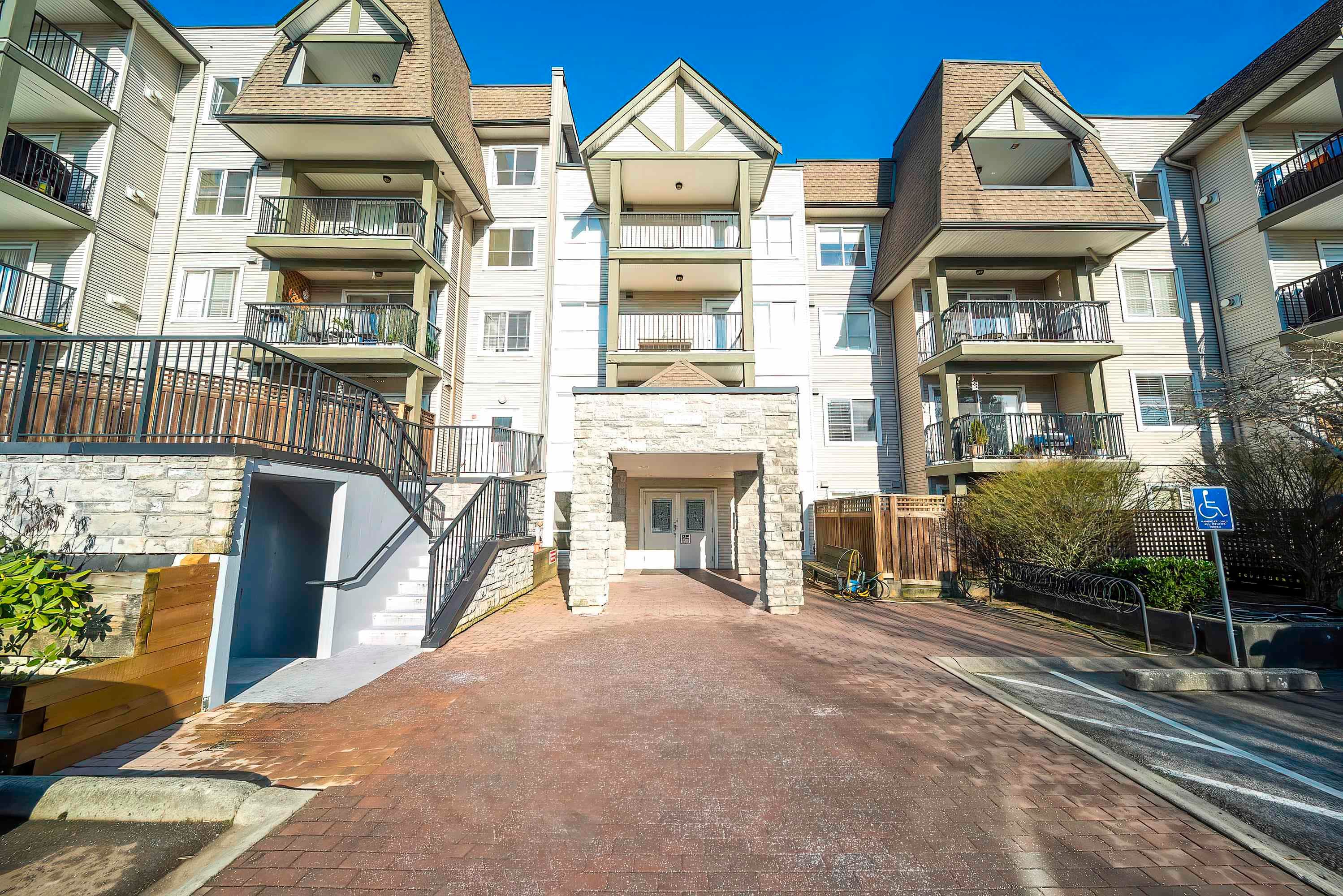 416 - 12083 92a Avenue, Surrey, V3V 8C8 — photo 1