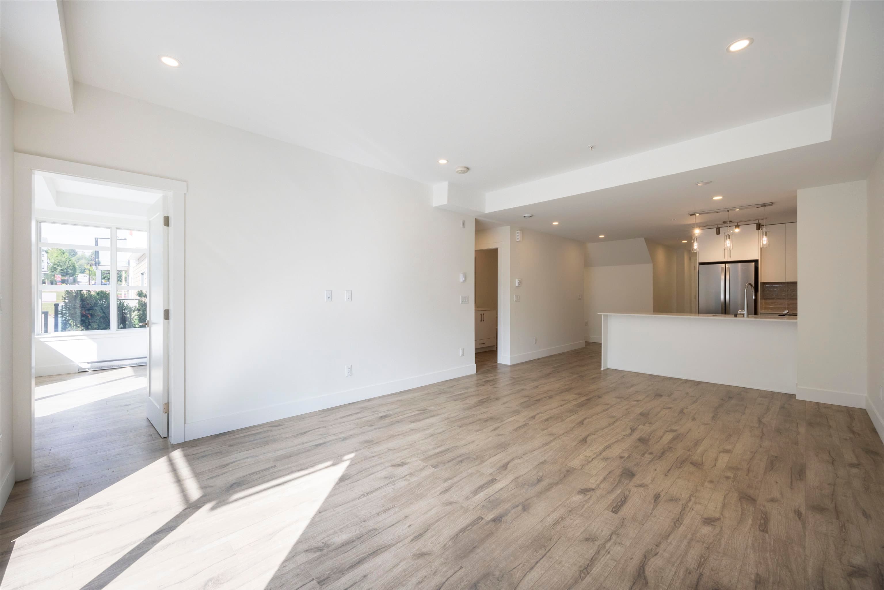 11 - 6328 King George Boulevard, Surrey, V3X 1E9 — photo 1