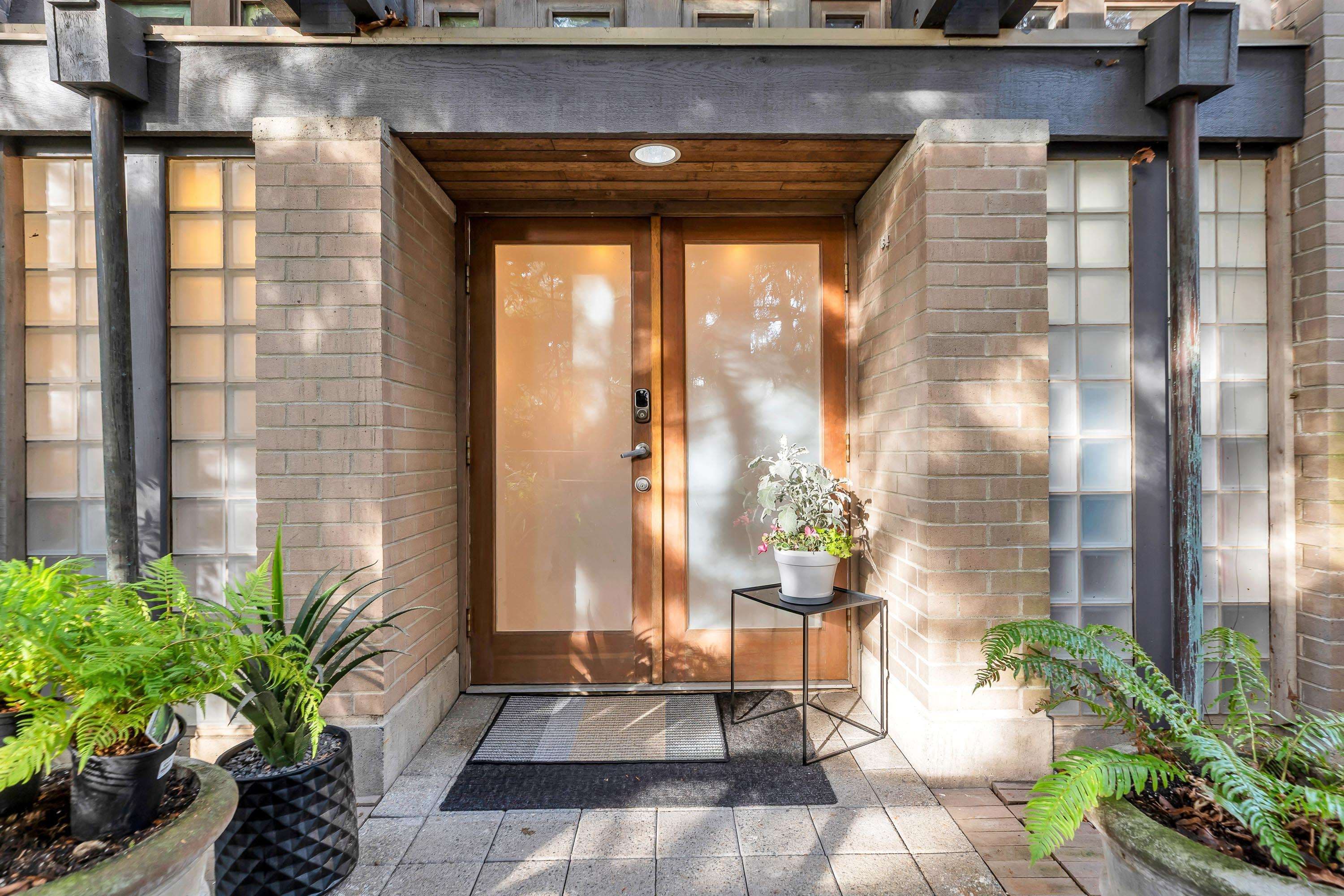 4 - 328 E 2nd Street, North Vancouver, V7L 1C7 — photo 1