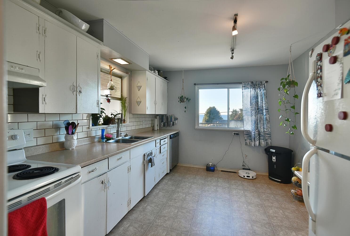 4726 Laurel Avenue, Sechelt, V7Z 0E7 — photo 3