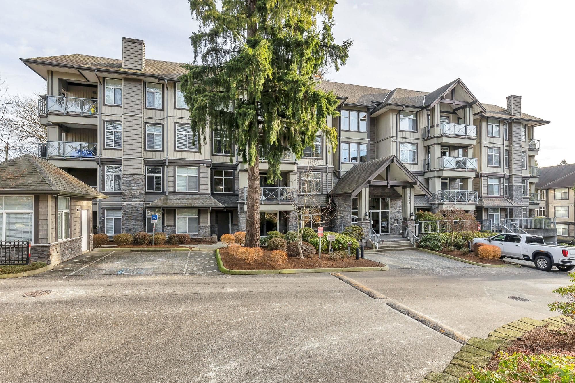 109 - 33338 E Bourquin Crescent, Abbotsford, V2S 1Y1 — photo 2
