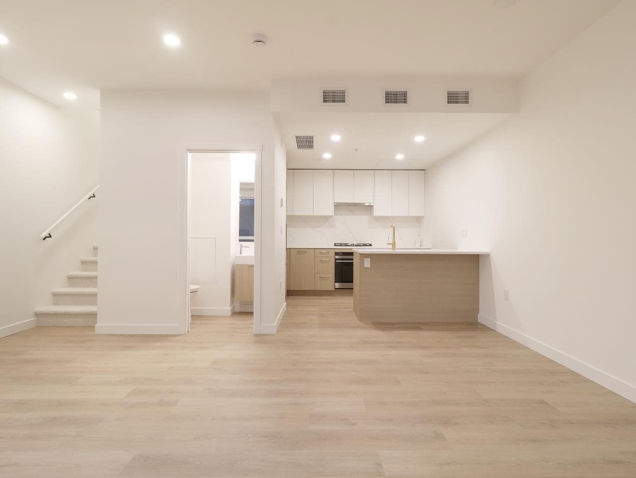 112 - 390 Guilby Street, Coquitlam, V3K 0J8 — photo 1
