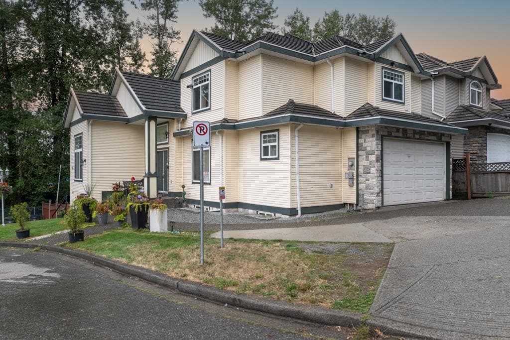 14490 67b Avenue, Surrey, V3S 0T3 — photo 2
