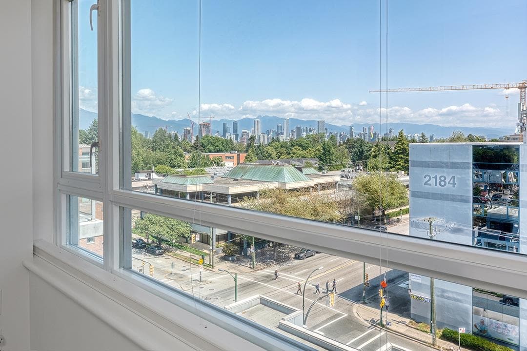 PH802 - 2228 W Broadway, Vancouver, V6K 0B1 — photo 2