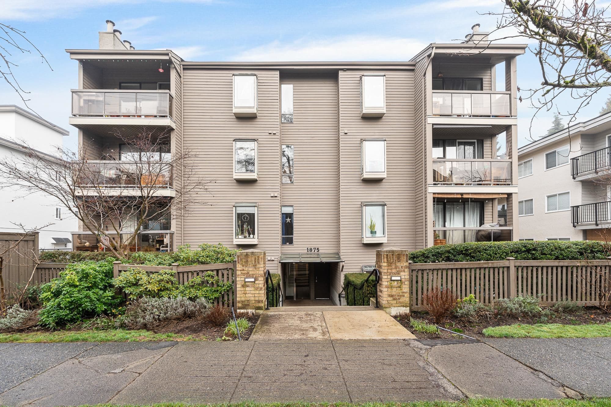 105 - 1875 W 8th Avenue, Vancouver, V6J 1V9 — photo 1