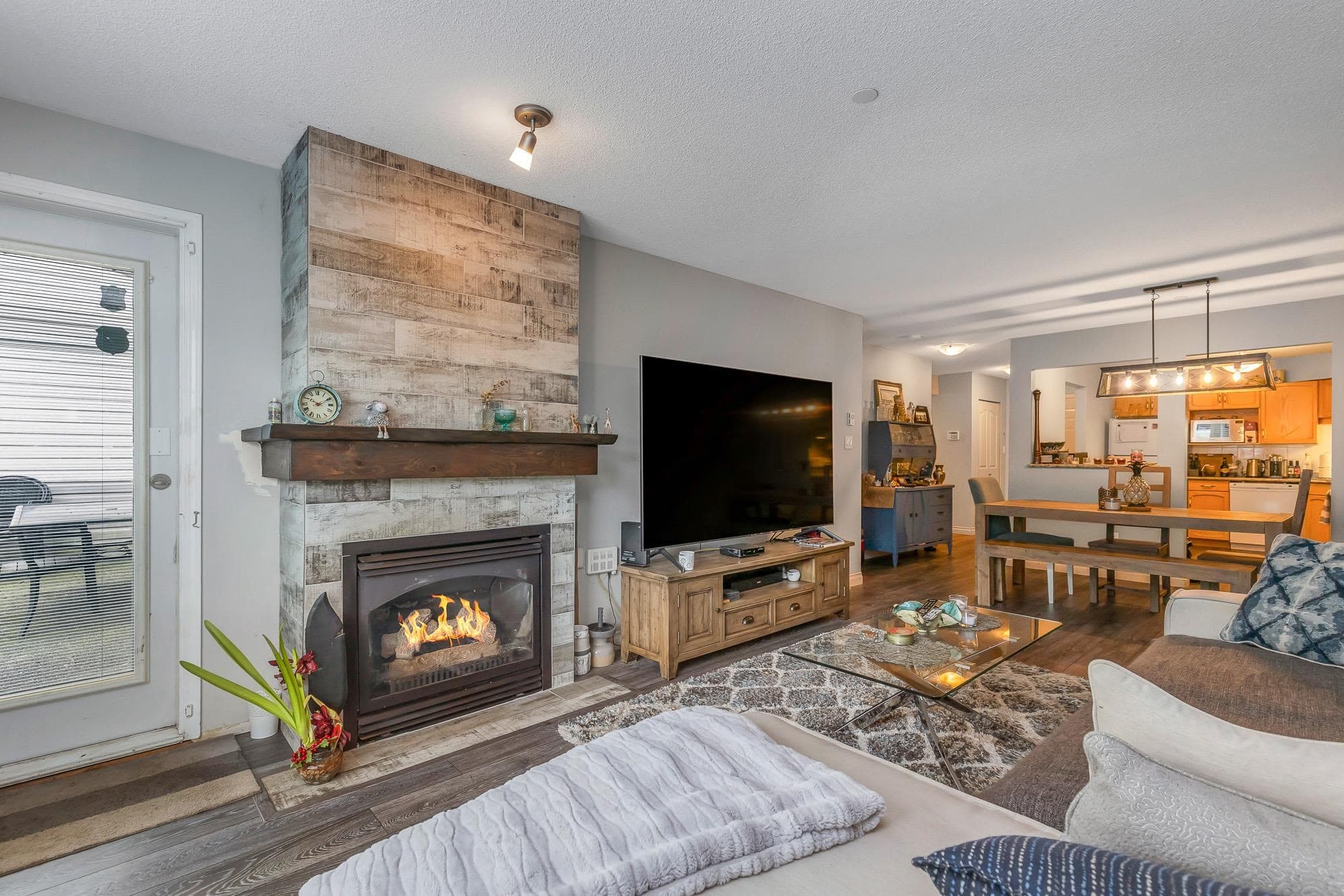 102 - 33280 E Bourquin Crescent, Abbotsford, V2S 7K2 — photo 5