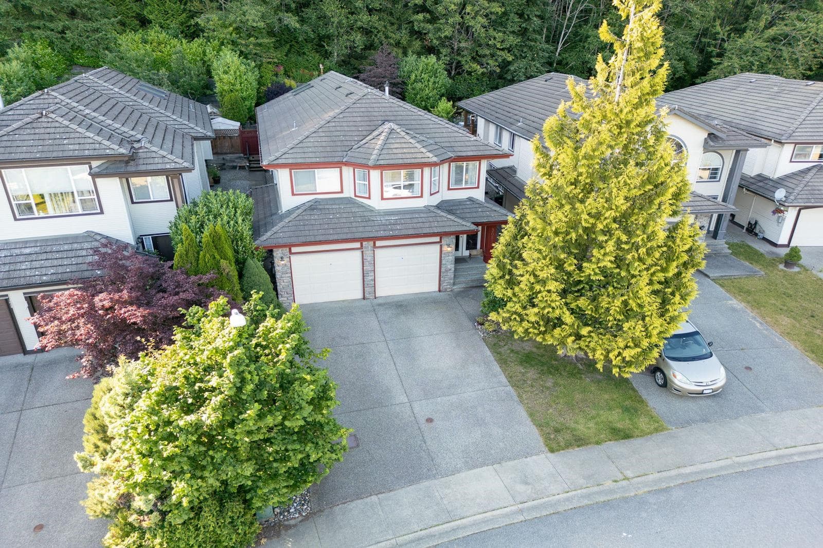 3051 Sienna Court, Coquitlam, V3E 3N7 — photo 2