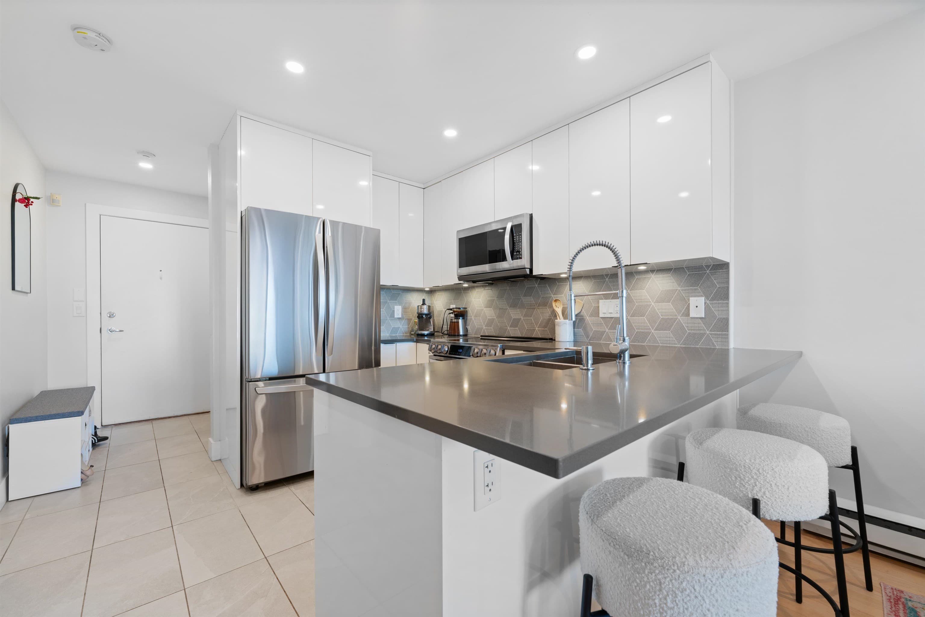 414 - 332 Lonsdale Avenue, North Vancouver, V7M 3M5 — photo 5